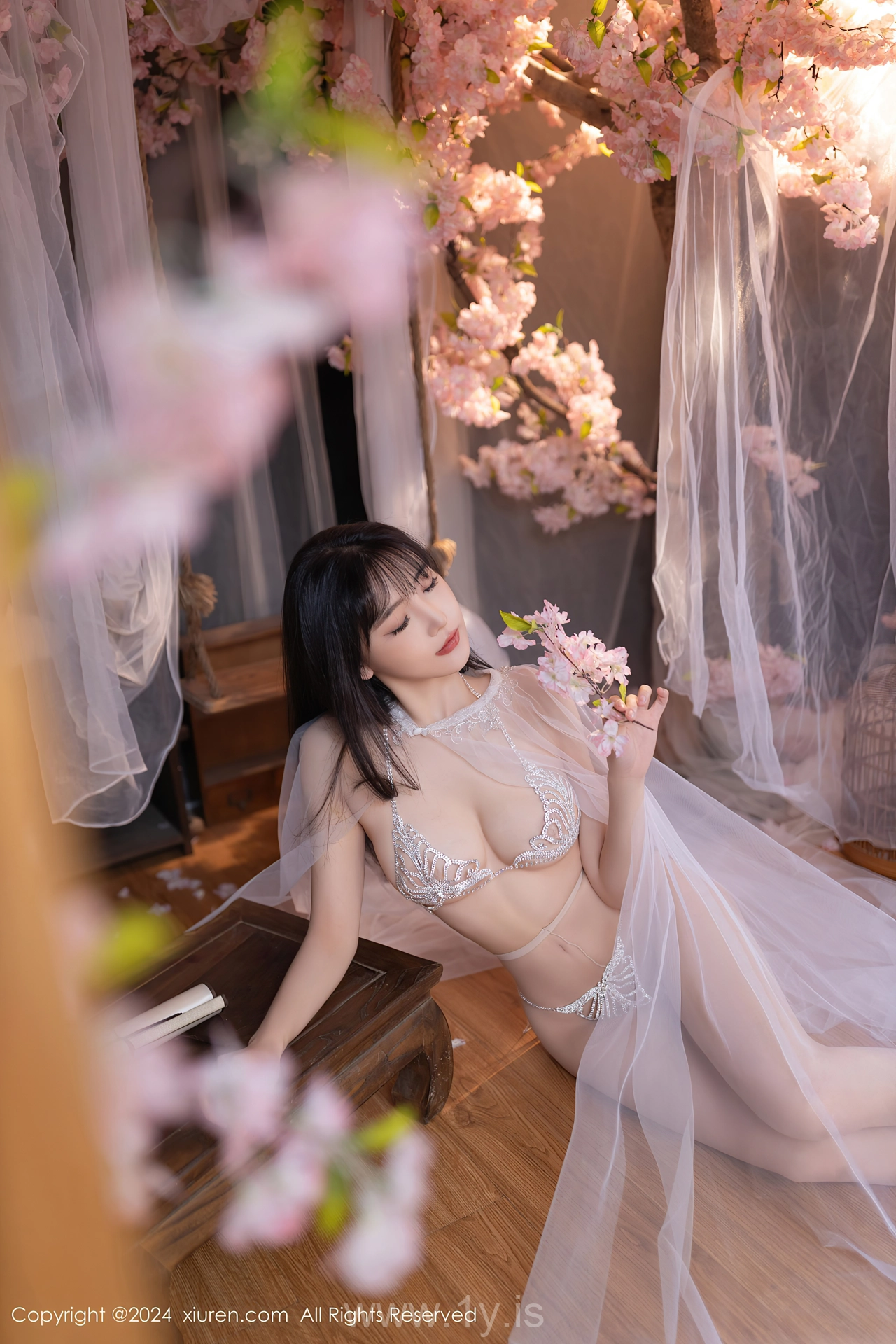 XIUREN(秀人网) No.8807 Slender Asian Dreamgirl 陆萱萱