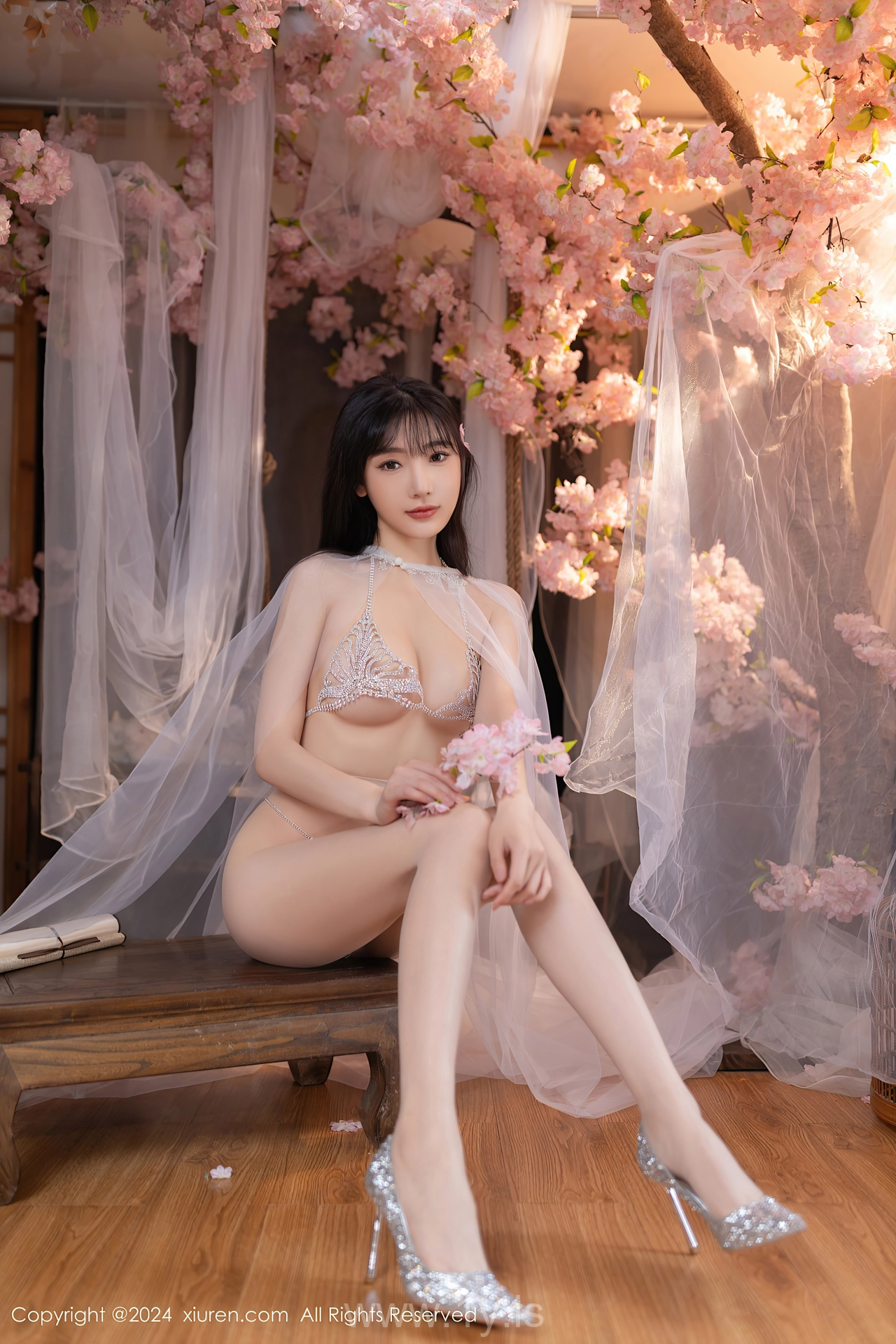 XIUREN(秀人网) No.8807 Slender Asian Dreamgirl 陆萱萱