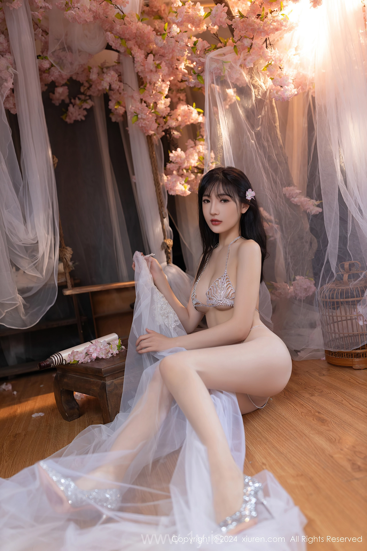 XIUREN(秀人网) No.8807 Slender Asian Dreamgirl 陆萱萱
