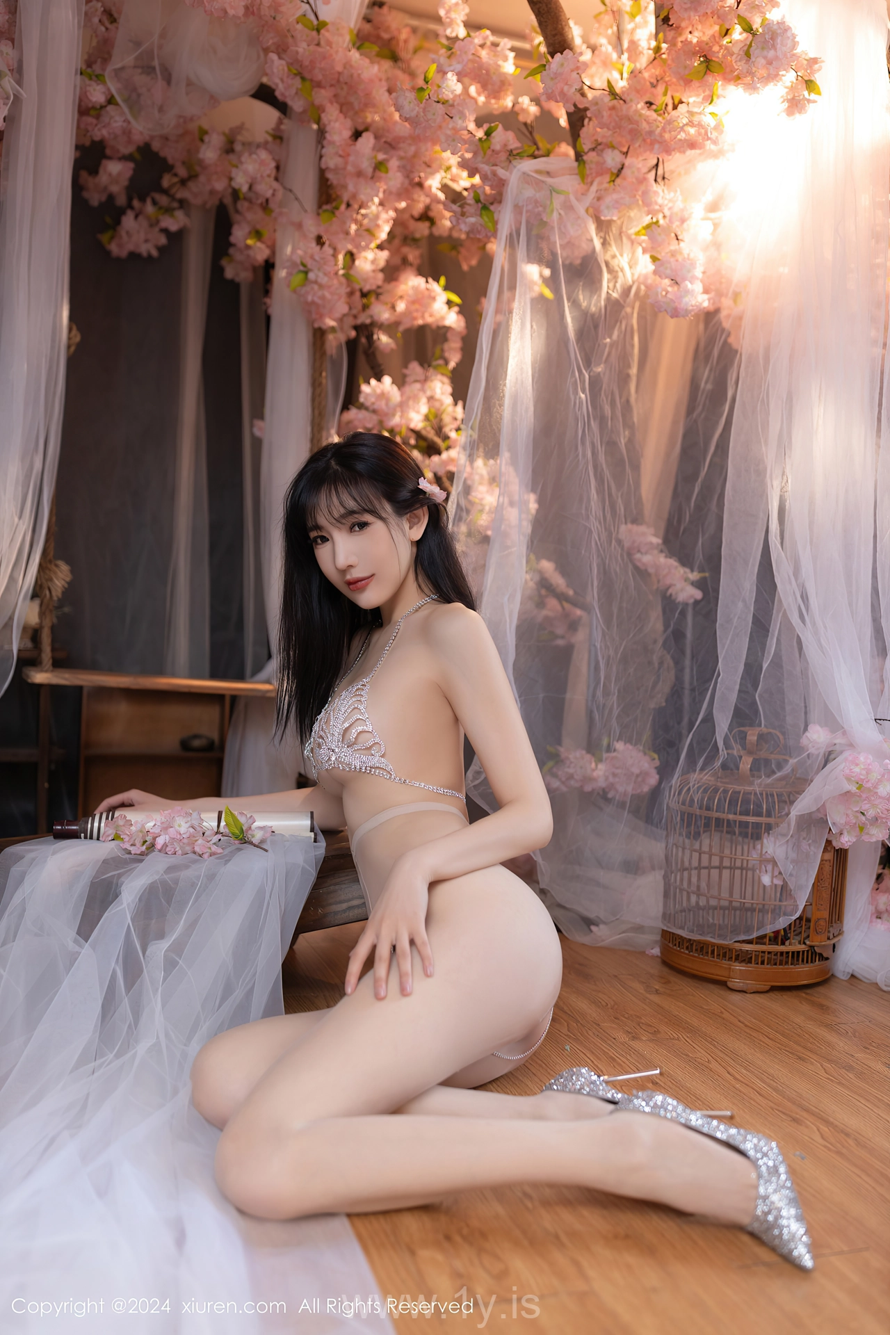 XIUREN(秀人网) No.8807 Slender Asian Dreamgirl 陆萱萱