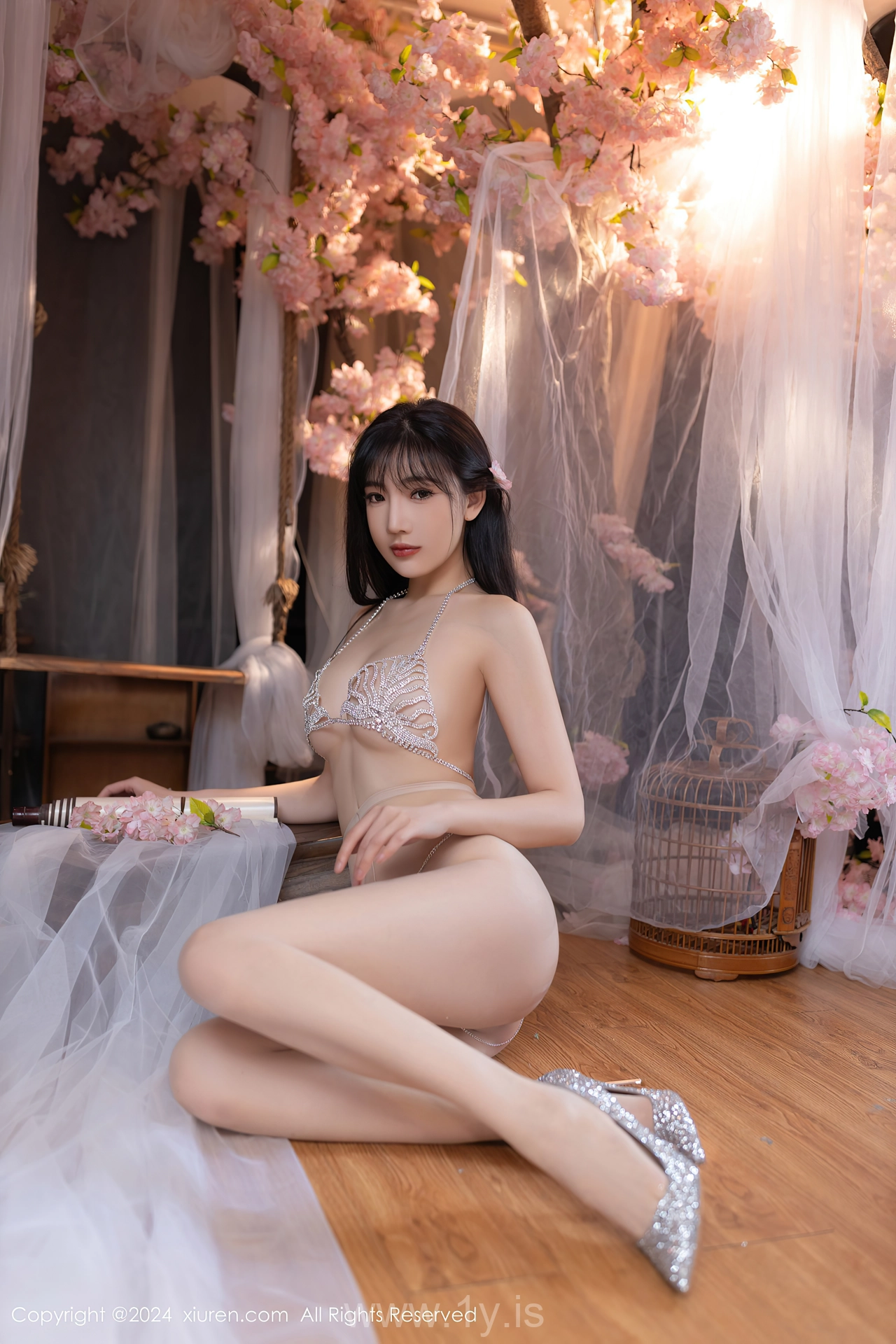 XIUREN(秀人网) No.8807 Slender Asian Dreamgirl 陆萱萱