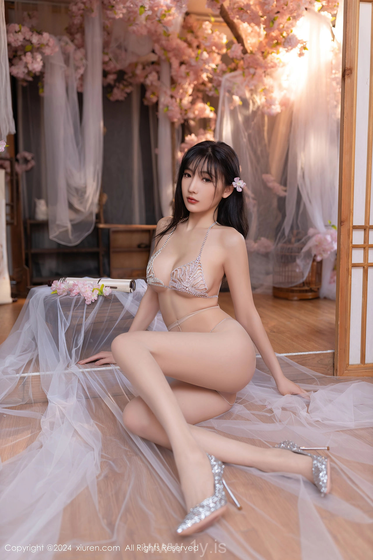XIUREN(秀人网) No.8807 Slender Asian Dreamgirl 陆萱萱