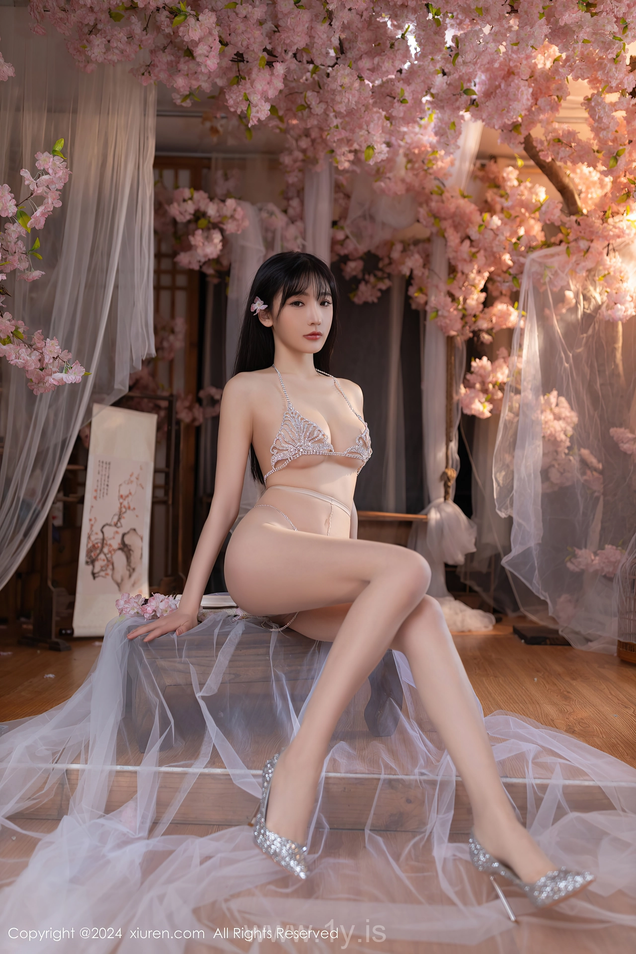 XIUREN(秀人网) No.8807 Slender Asian Dreamgirl 陆萱萱