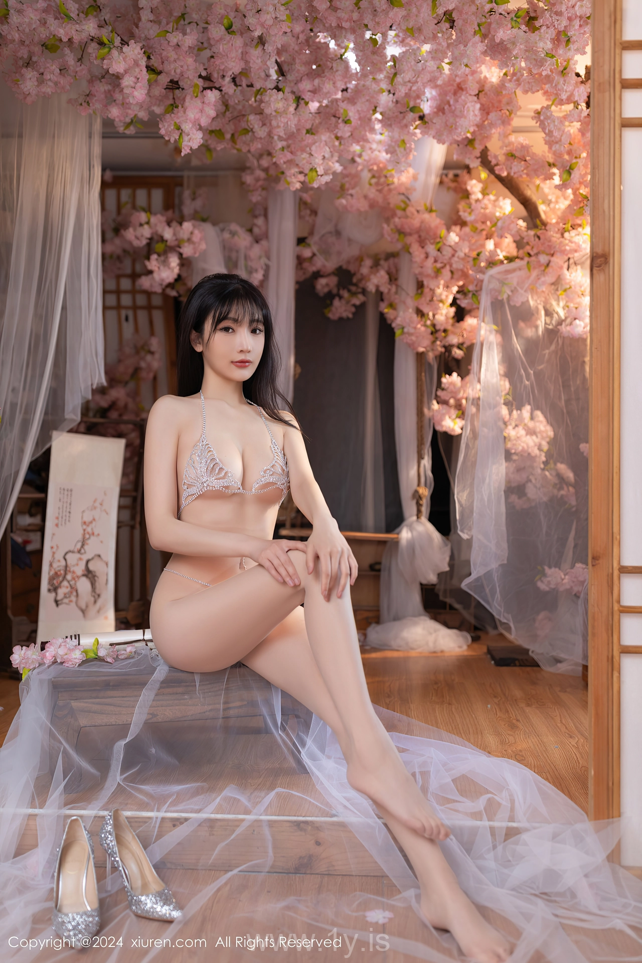 XIUREN(秀人网) No.8807 Slender Asian Dreamgirl 陆萱萱