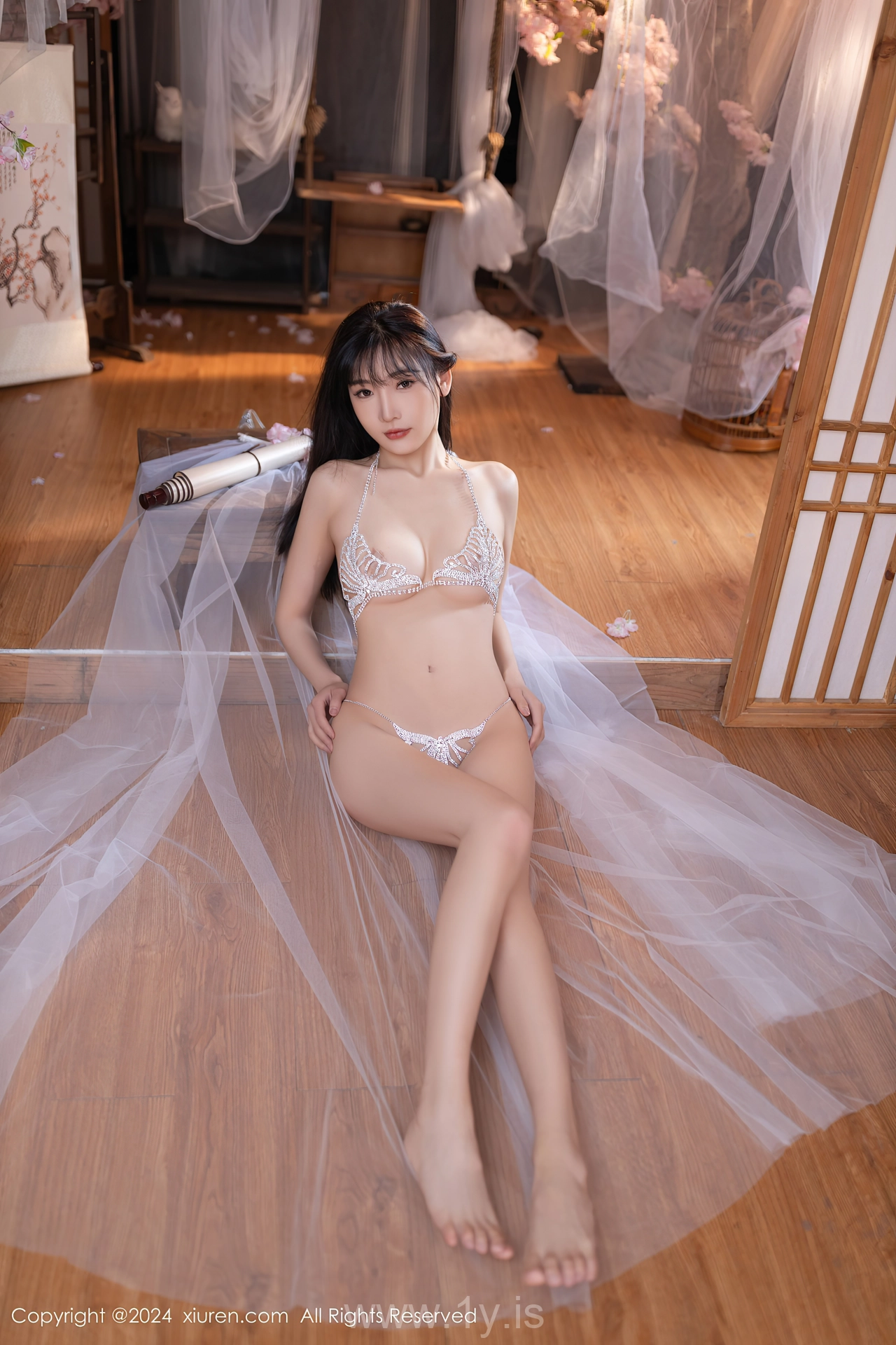 XIUREN(秀人网) No.8807 Slender Asian Dreamgirl 陆萱萱