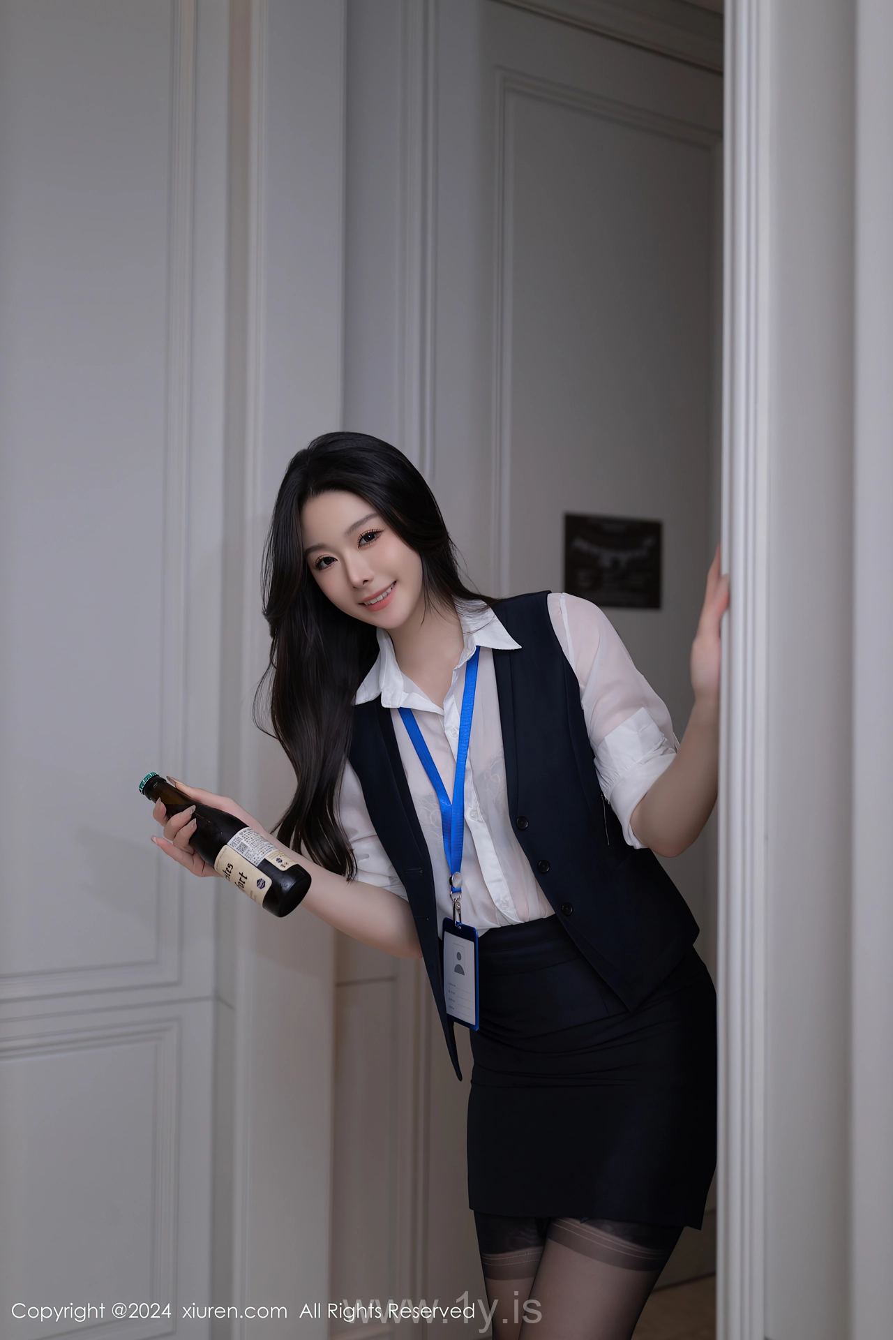 XIUREN(秀人网) No.8808 Cute & Quiet Chinese Women 小逗逗