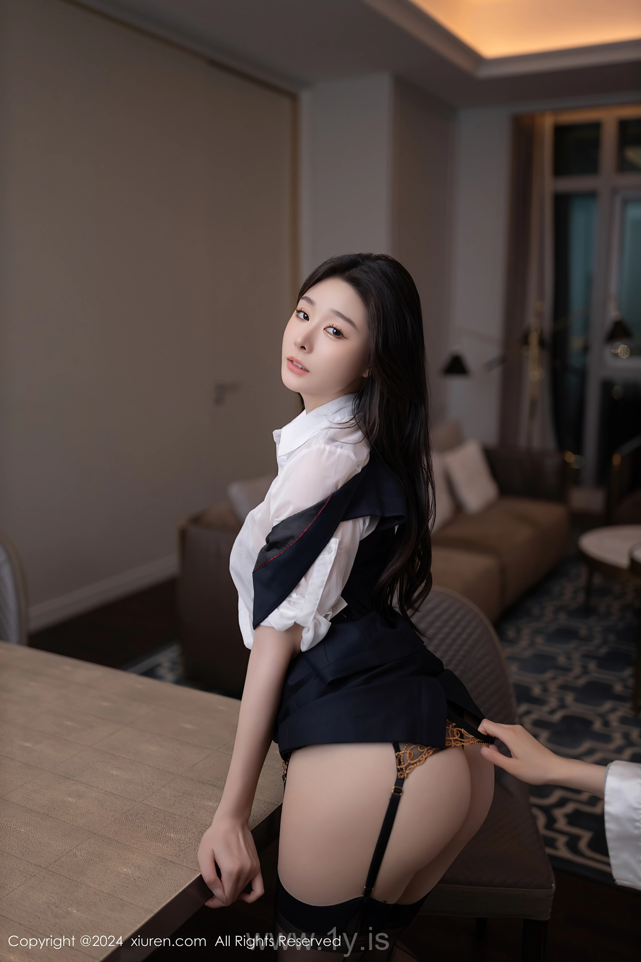 XIUREN(秀人网) No.8808 Cute & Quiet Chinese Women 小逗逗