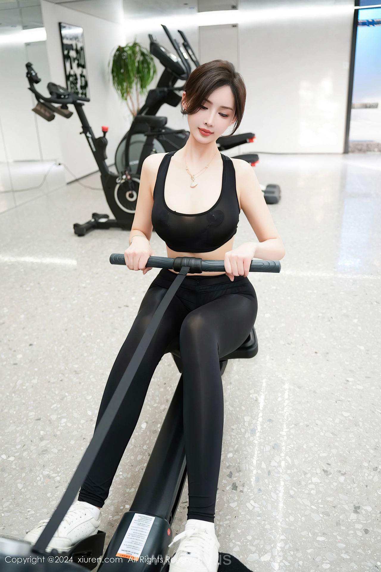 XIUREN(秀人网) No.8810 Fashionable & Well Done Chinese Queen Carol周妍希X