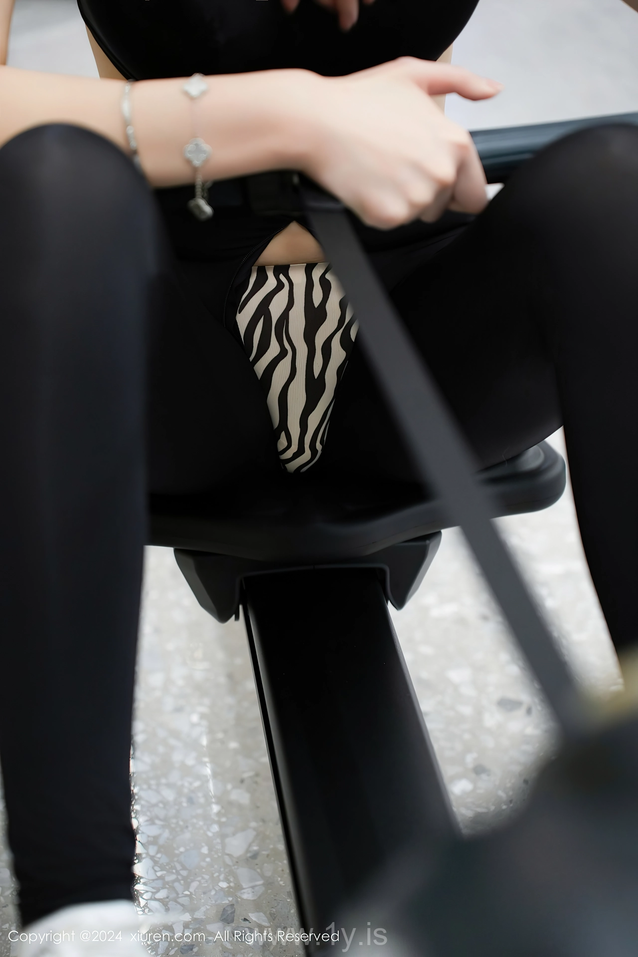 XIUREN(秀人网) No.8810 Fashionable & Well Done Chinese Queen Carol周妍希X