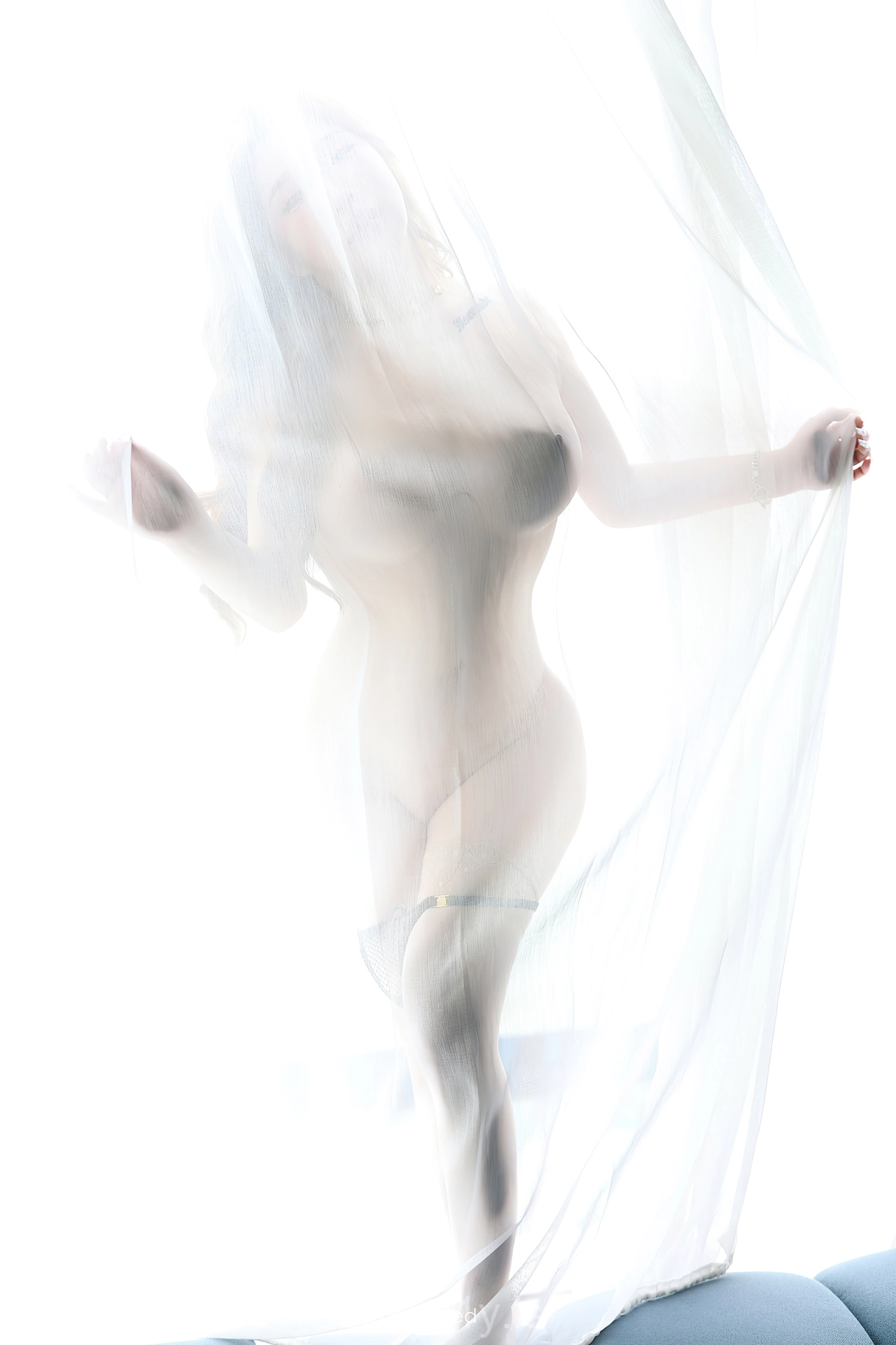 XIUREN(秀人网) No.8813 Radiant Asian Cougar 小海臀Rena