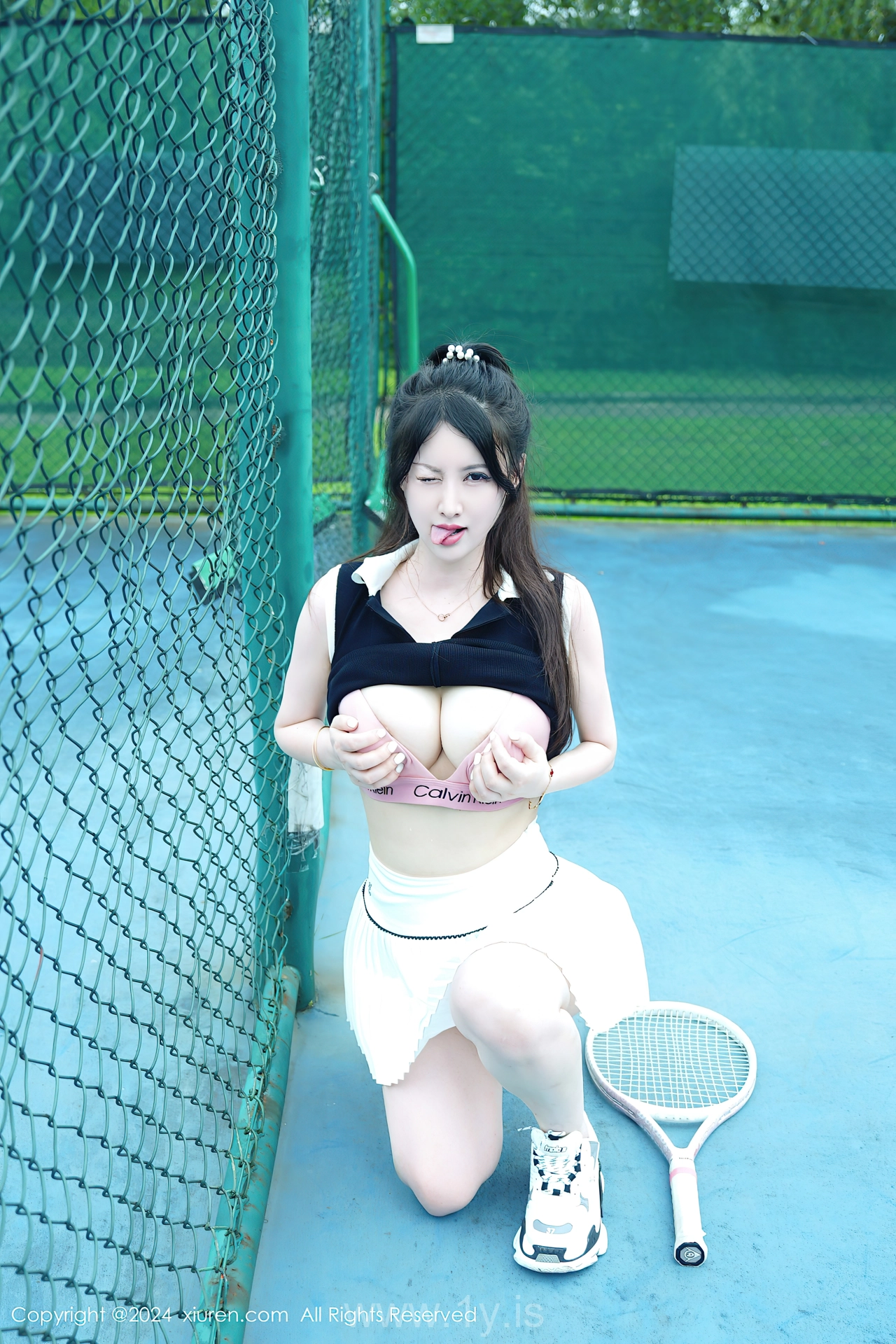 XIUREN(秀人网) No.8821 Delicate Asian Enchantress 诗诗kiki