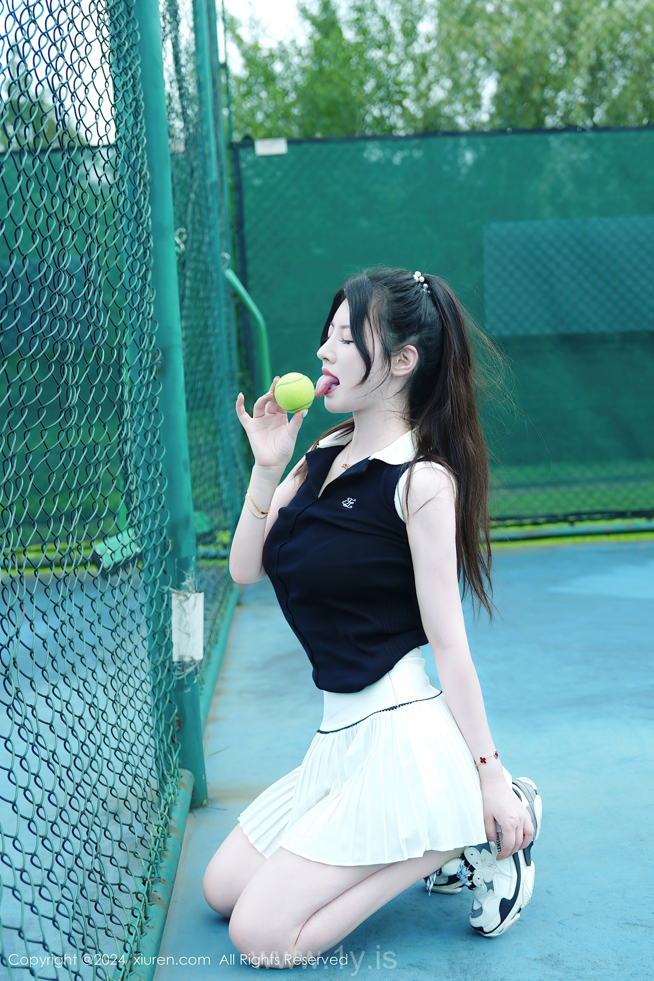 XIUREN(秀人网) No.8821 Delicate Asian Enchantress 诗诗kiki