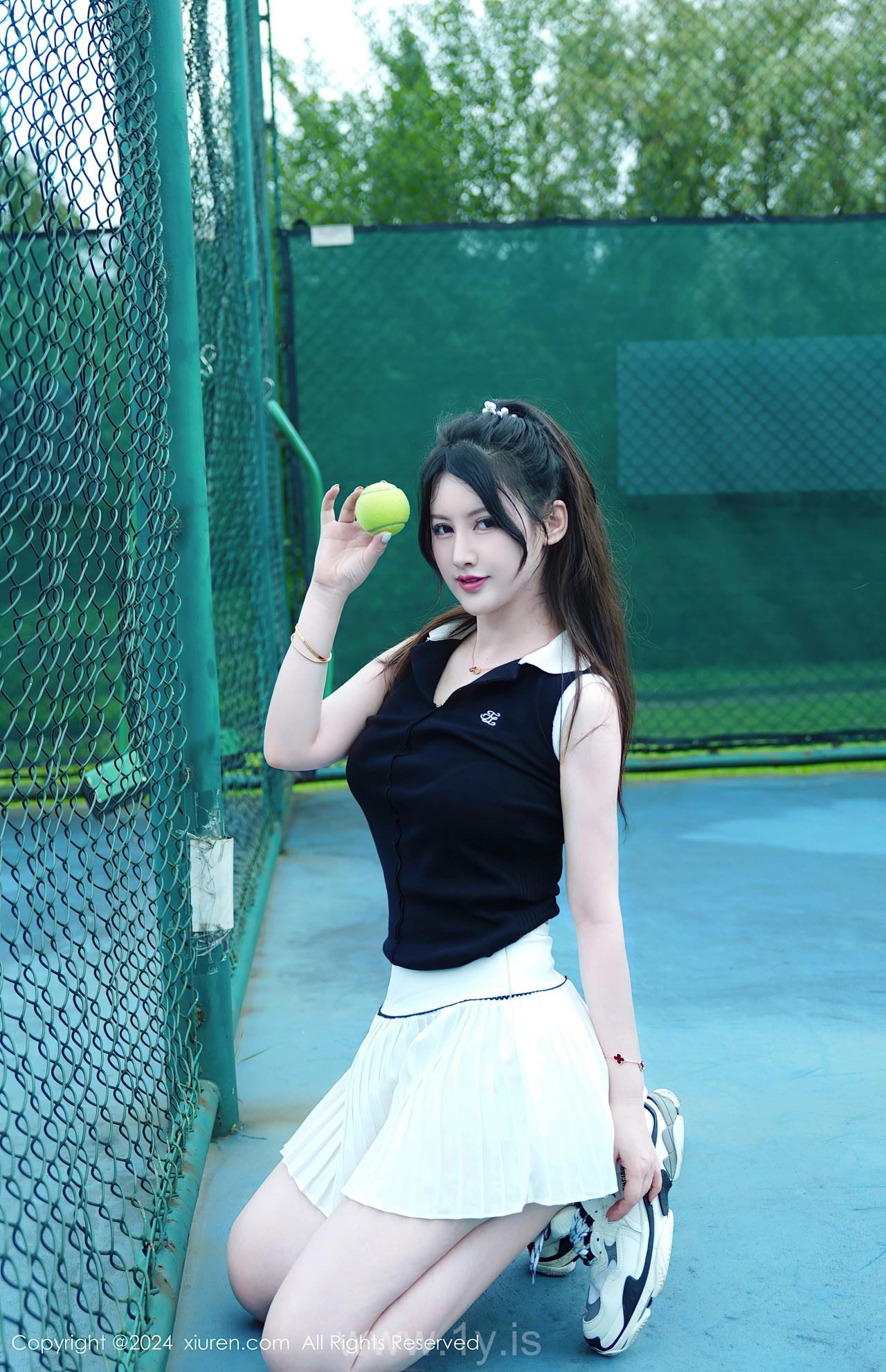 XIUREN(秀人网) No.8821 Delicate Asian Enchantress 诗诗kiki