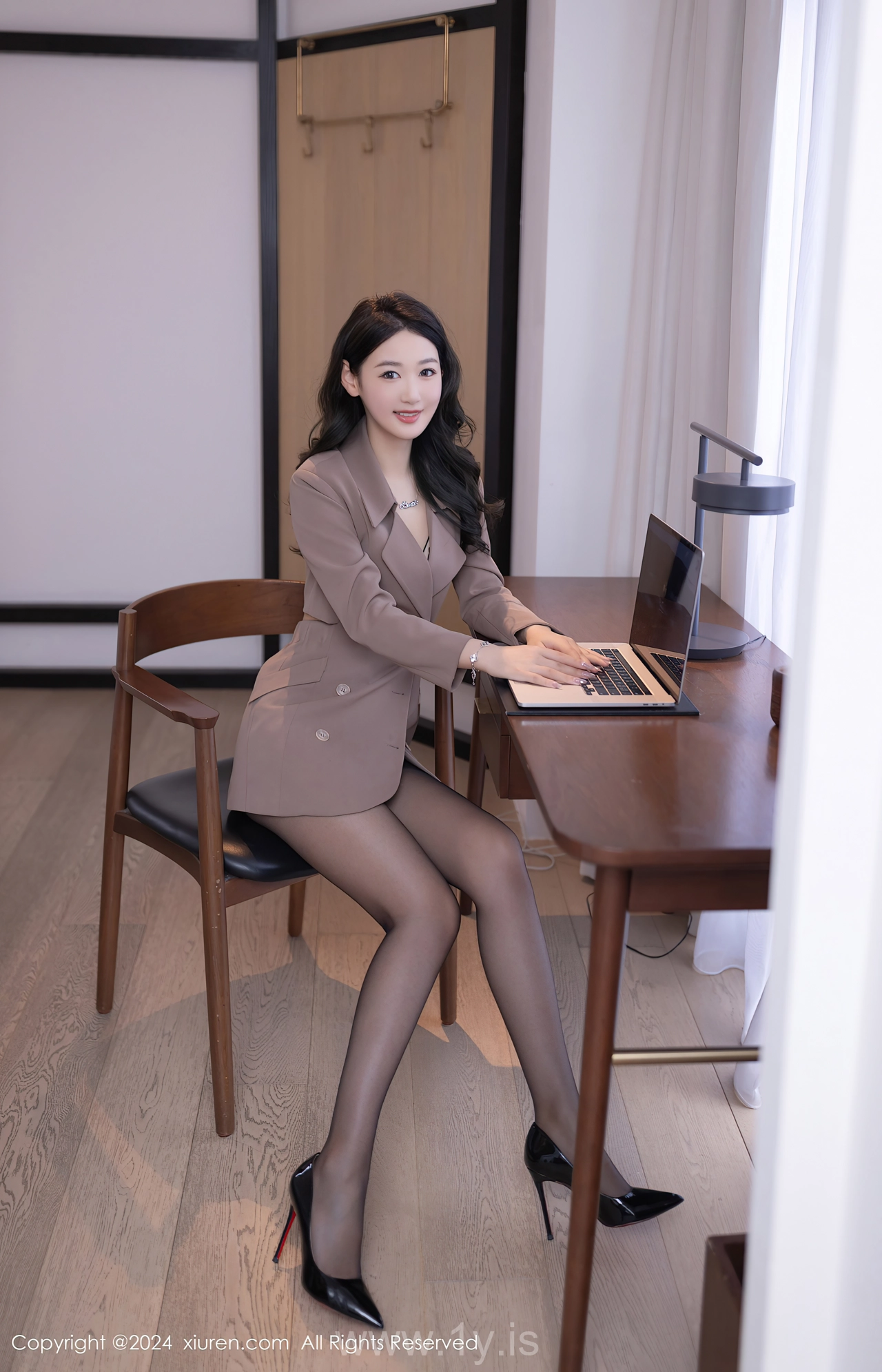 XIUREN(秀人网) No.8824 Gorgeous & Chic Chinese Sweetheart 唐安琪