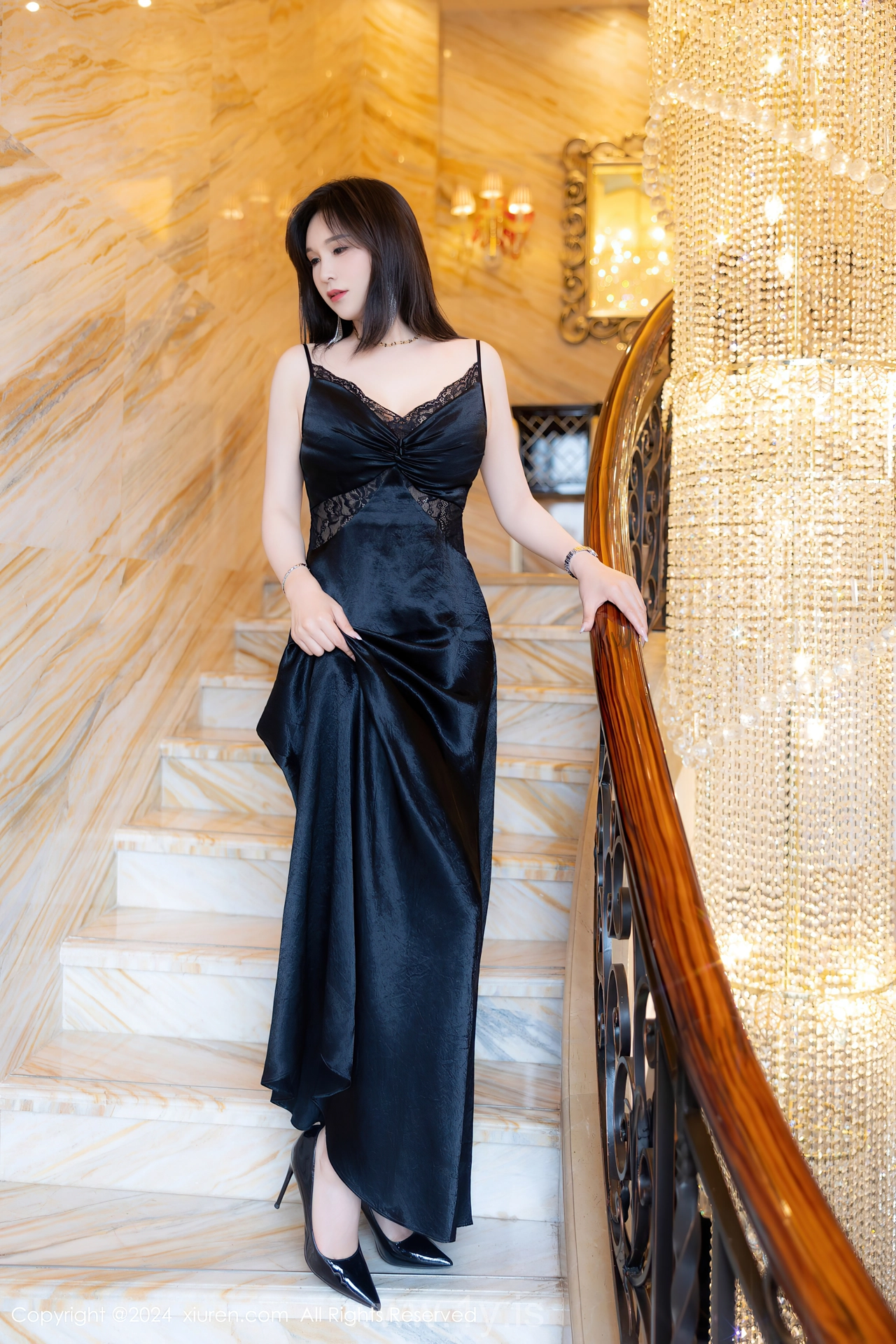 XIUREN(秀人网) No.8825 Sparkling Chinese Dreamgirl 水水姐