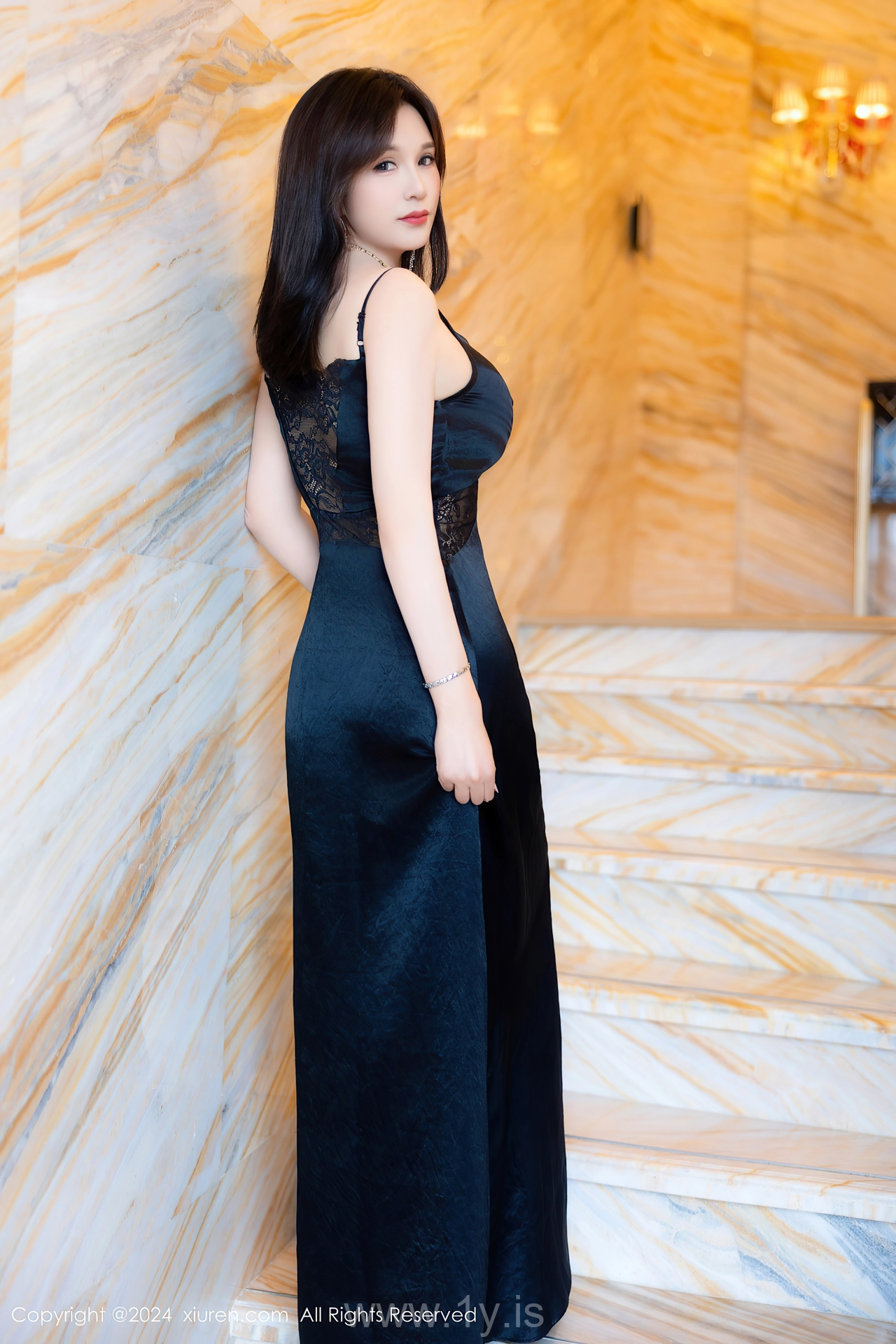 XIUREN(秀人网) No.8825 Sparkling Chinese Dreamgirl 水水姐