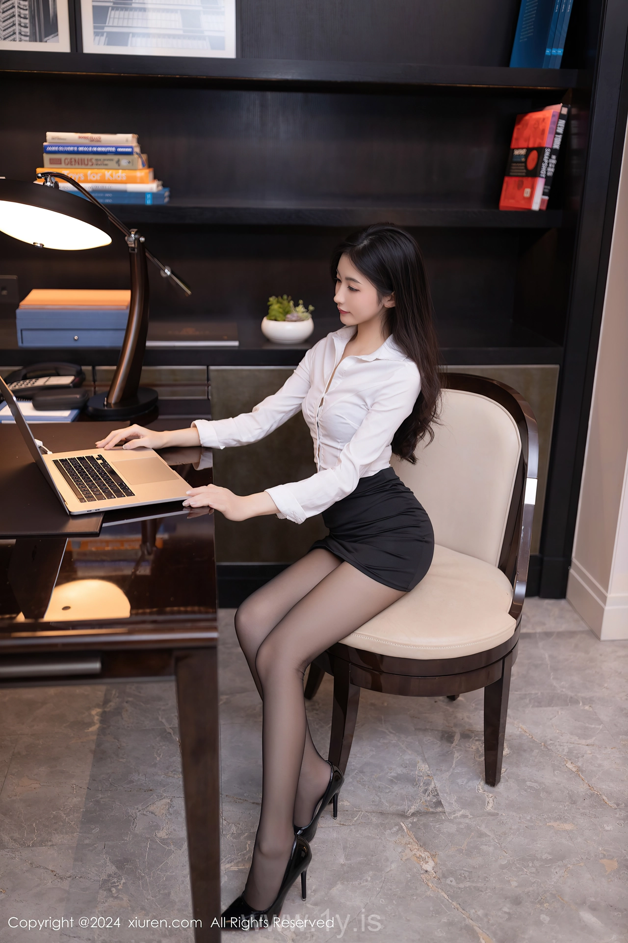 XIUREN(秀人网) No.8830 Well-developed & Seductive Chinese Muse 鱼尾fish