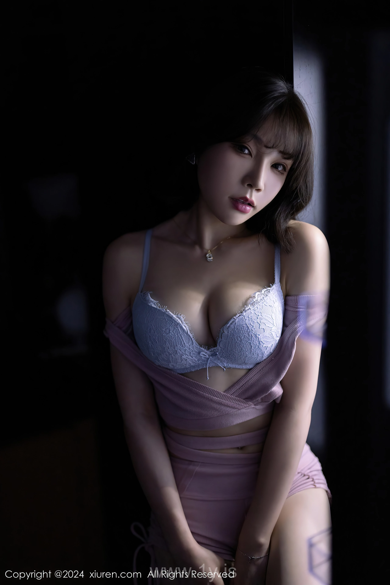 XIUREN(秀人网) No.8836 Bewitching Chinese Starlet 徐莉芝Booty