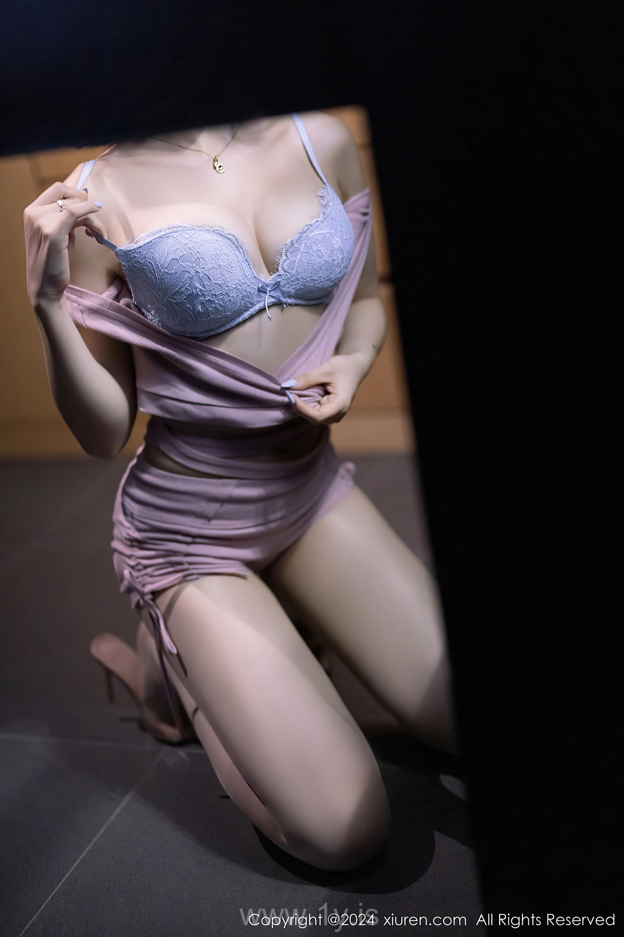 XIUREN(秀人网) No.8836 Bewitching Chinese Starlet 徐莉芝Booty