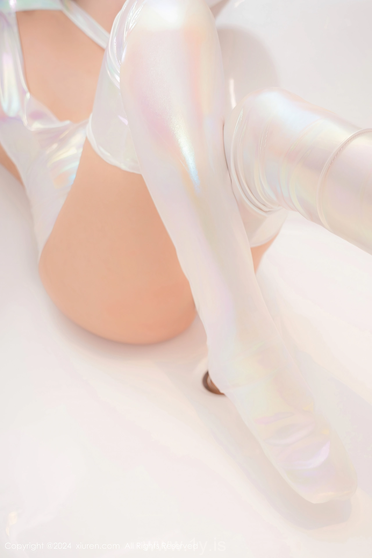 XIUREN(秀人网) No.8840 Charismatic & Vivacious Asian Nymph 徐若兮