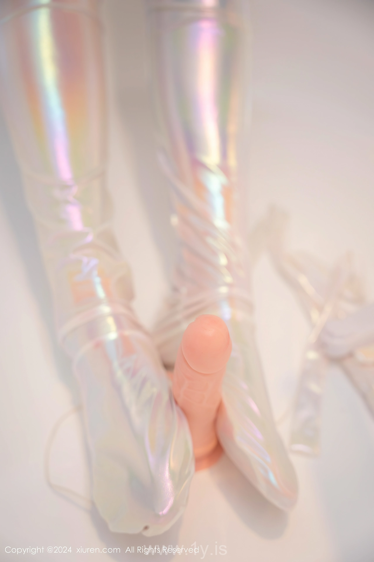 XIUREN(秀人网) No.8840 Charismatic & Vivacious Asian Nymph 徐若兮