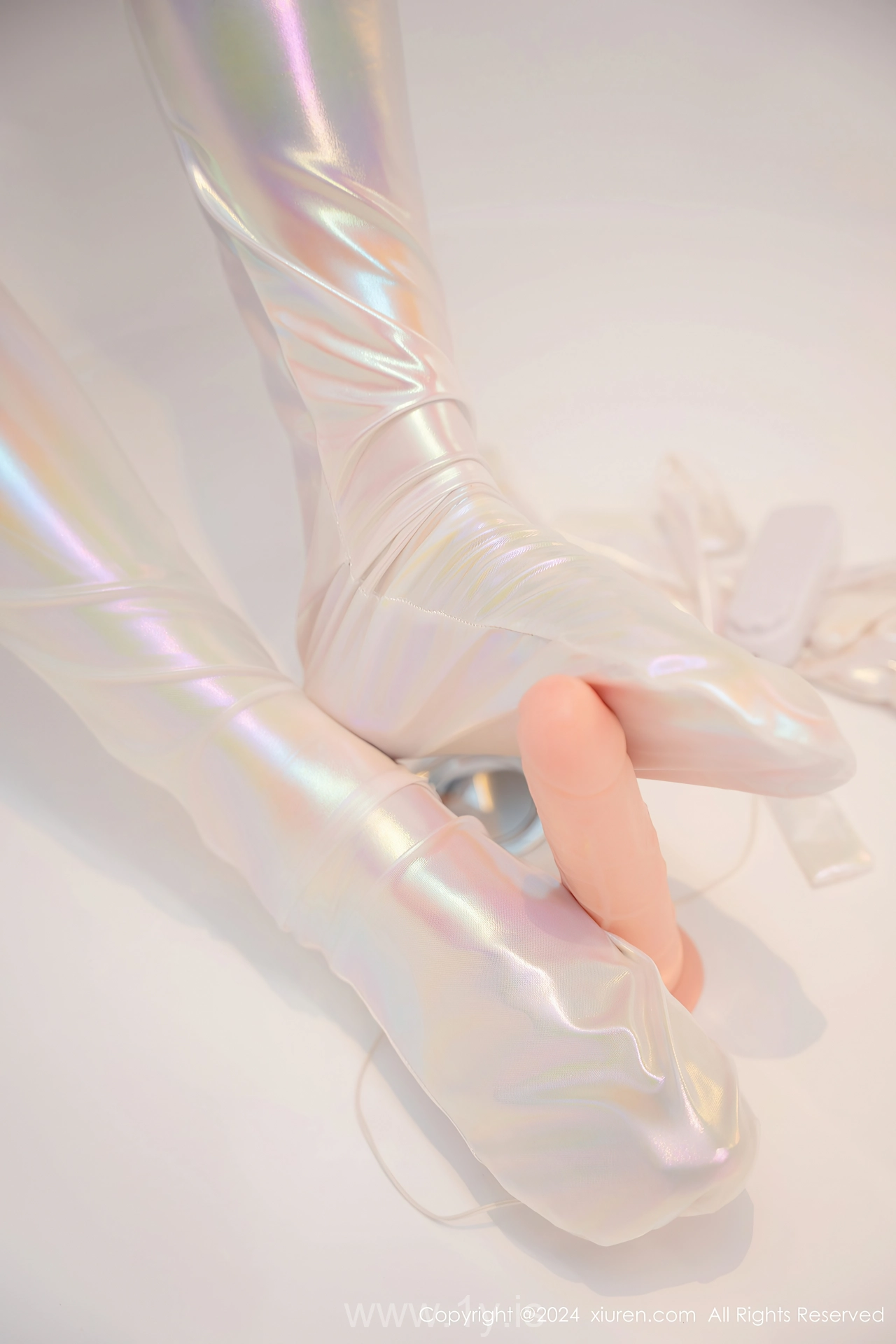 XIUREN(秀人网) No.8840 Charismatic & Vivacious Asian Nymph 徐若兮