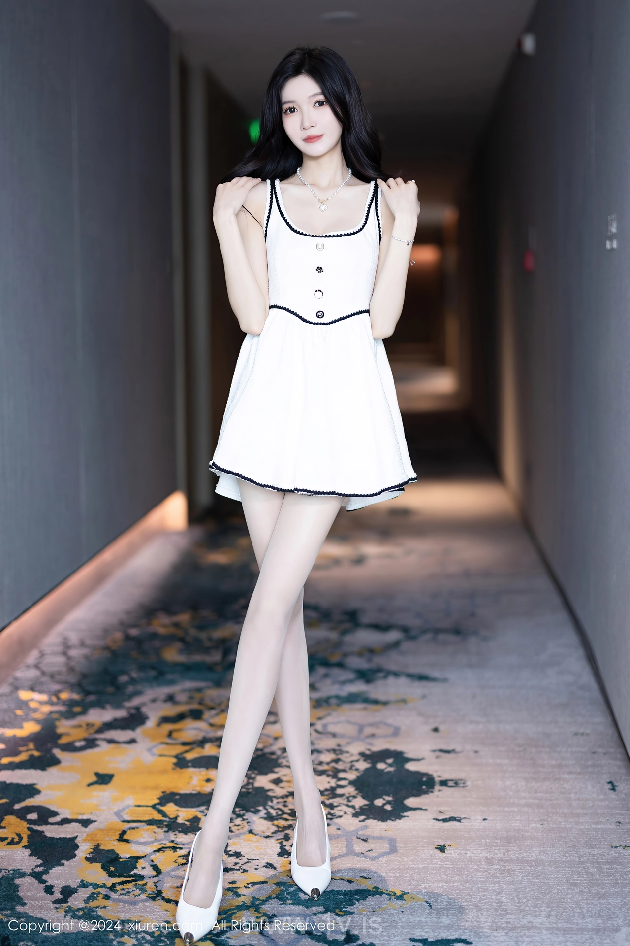 XIUREN(秀人网) No.8861 Flawless Asian Girl 程程程-