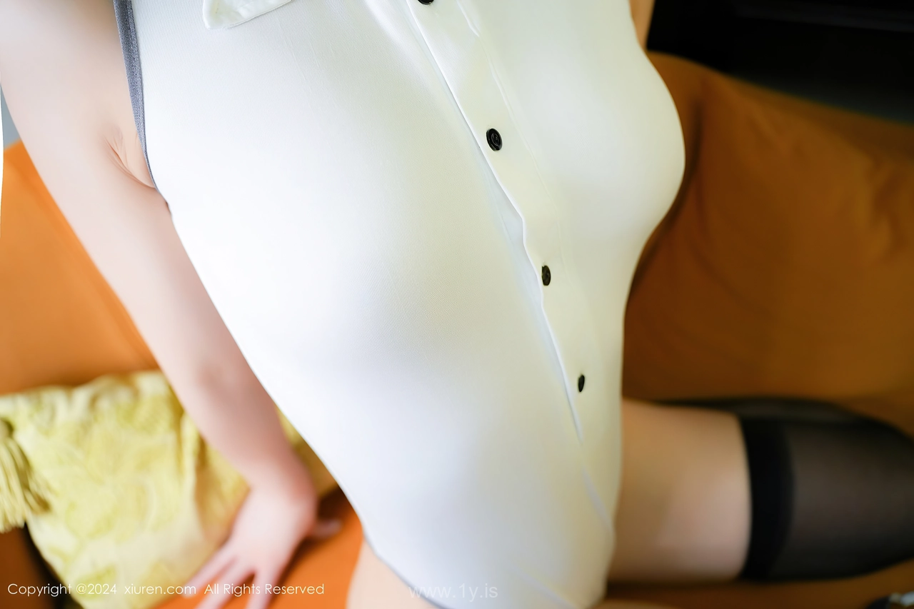 XIUREN(秀人网) No.8865 Dazzling & Beautiful Chinese Mature Princess 喵喵JOJO