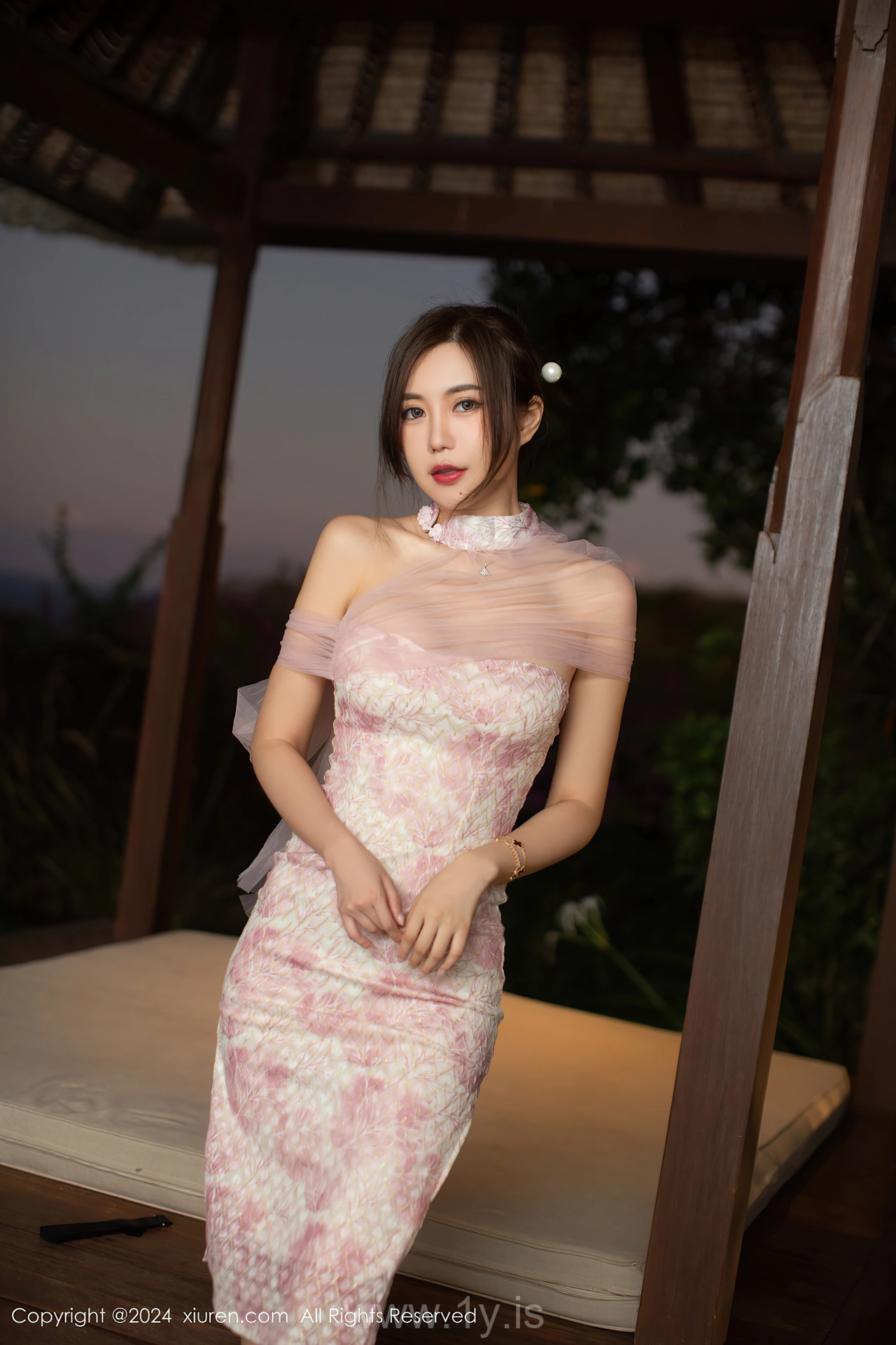 XIUREN(秀人网) No.8868 Refined Asian Queen 绮里嘉ula