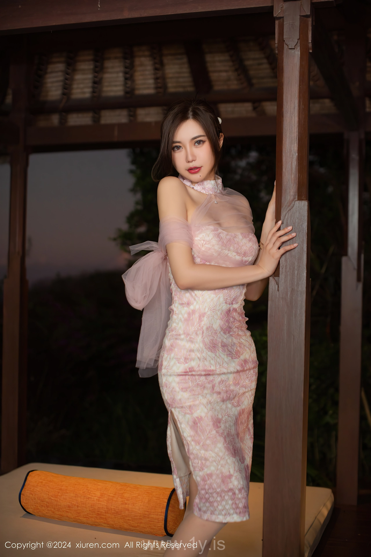 XIUREN(秀人网) No.8868 Refined Asian Queen 绮里嘉ula