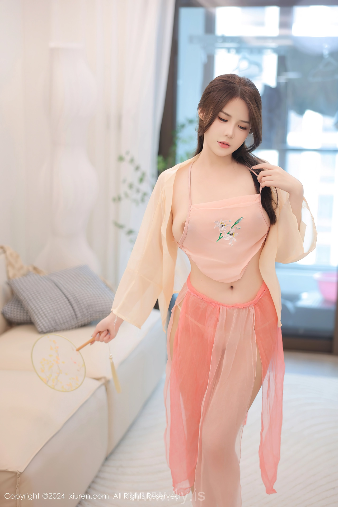 XIUREN(秀人网) No.8906 Cute Asian Hottie 软软酱