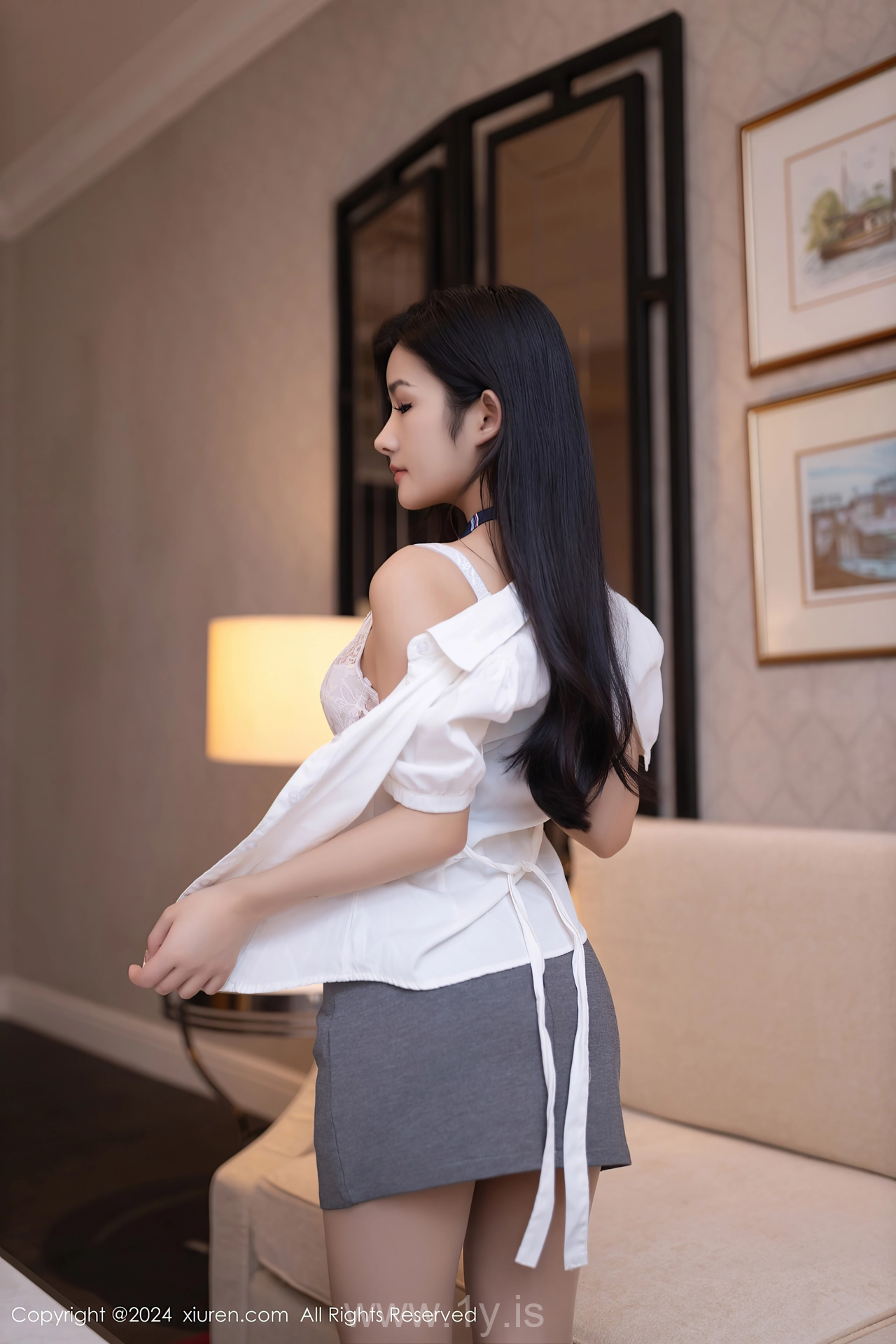 XIUREN(秀人网) No.8910 Refined Chinese Women 谭小灵