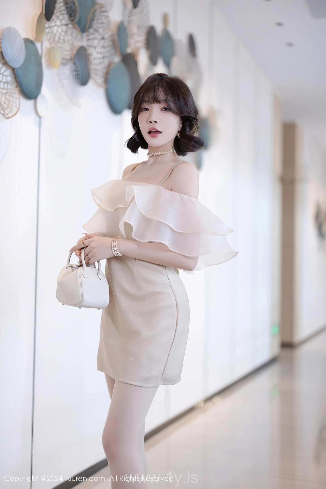 XIUREN(秀人网) No.8917 Cute Asian Fox 徐莉芝Booty