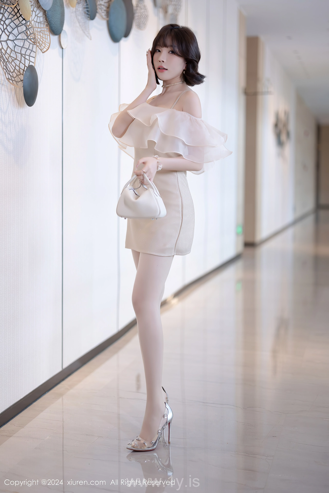 XIUREN(秀人网) No.8917 Cute Asian Fox 徐莉芝Booty