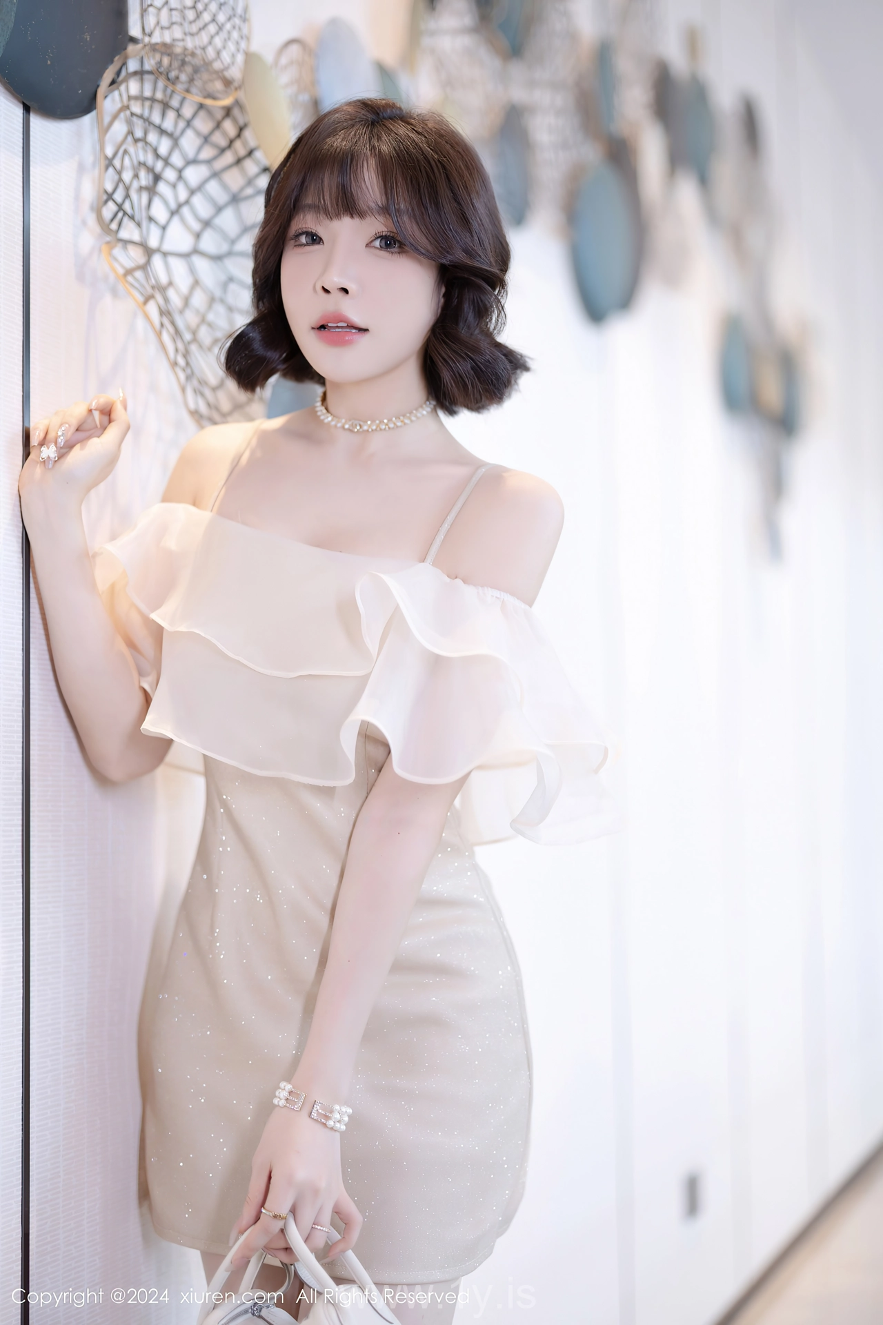 XIUREN(秀人网) No.8917 Cute Asian Fox 徐莉芝Booty