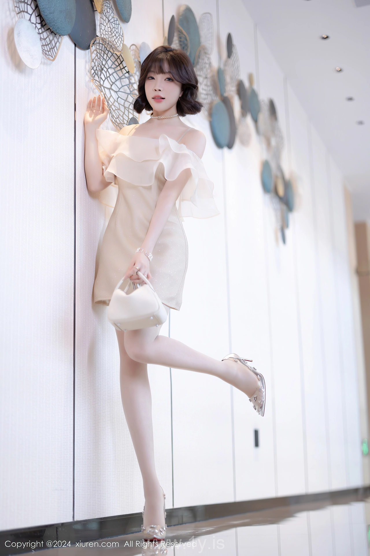 XIUREN(秀人网) No.8917 Cute Asian Fox 徐莉芝Booty