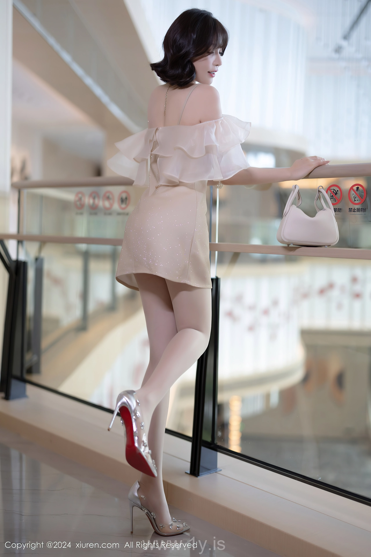 XIUREN(秀人网) No.8917 Cute Asian Fox 徐莉芝Booty