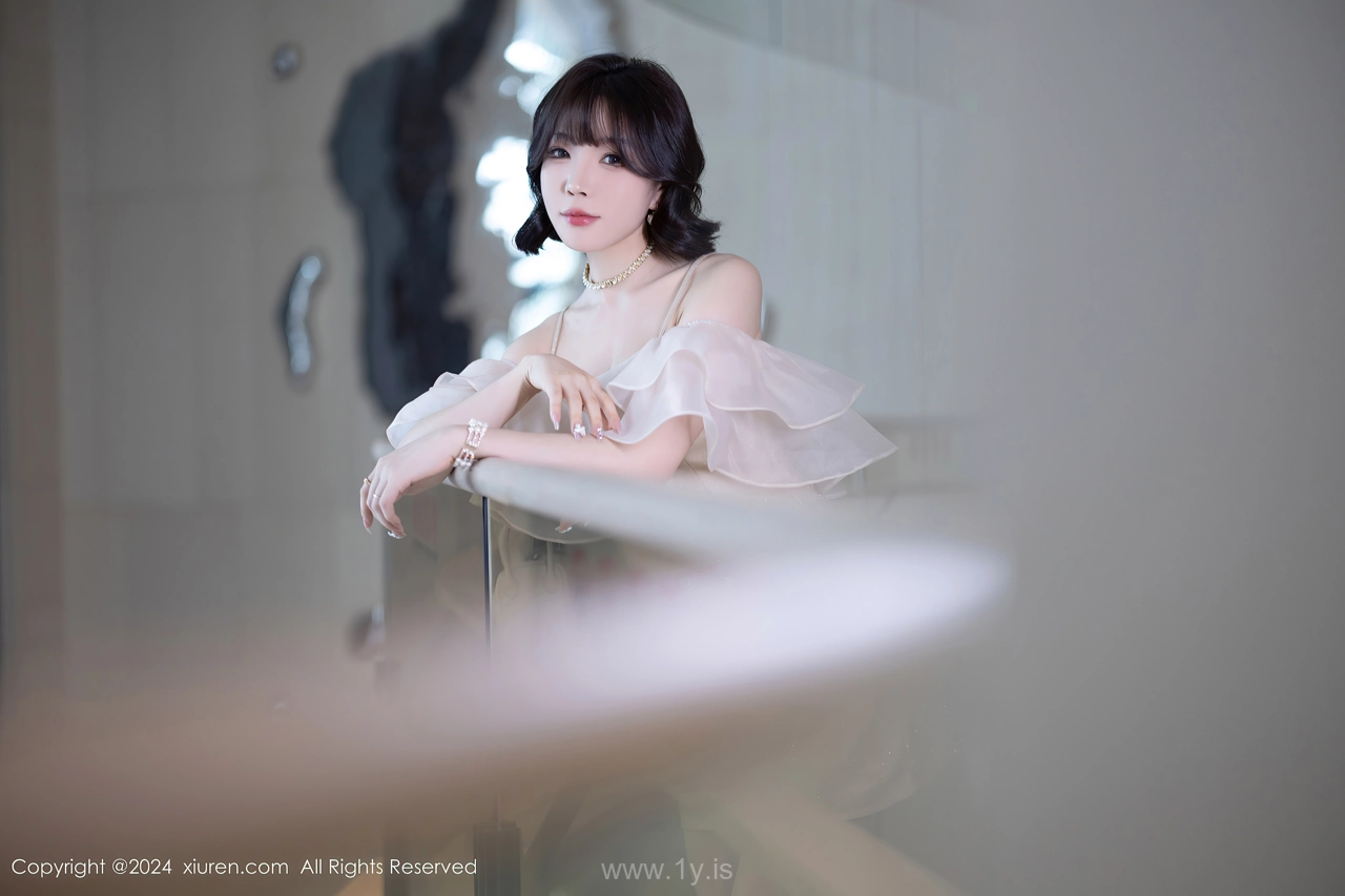 XIUREN(秀人网) No.8917 Cute Asian Fox 徐莉芝Booty