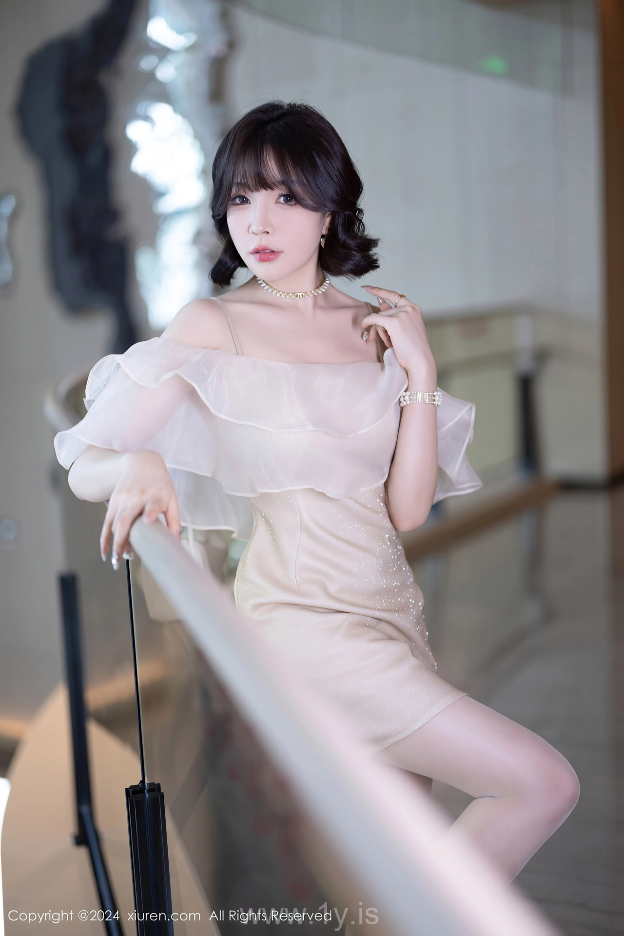 XIUREN(秀人网) No.8917 Cute Asian Fox 徐莉芝Booty