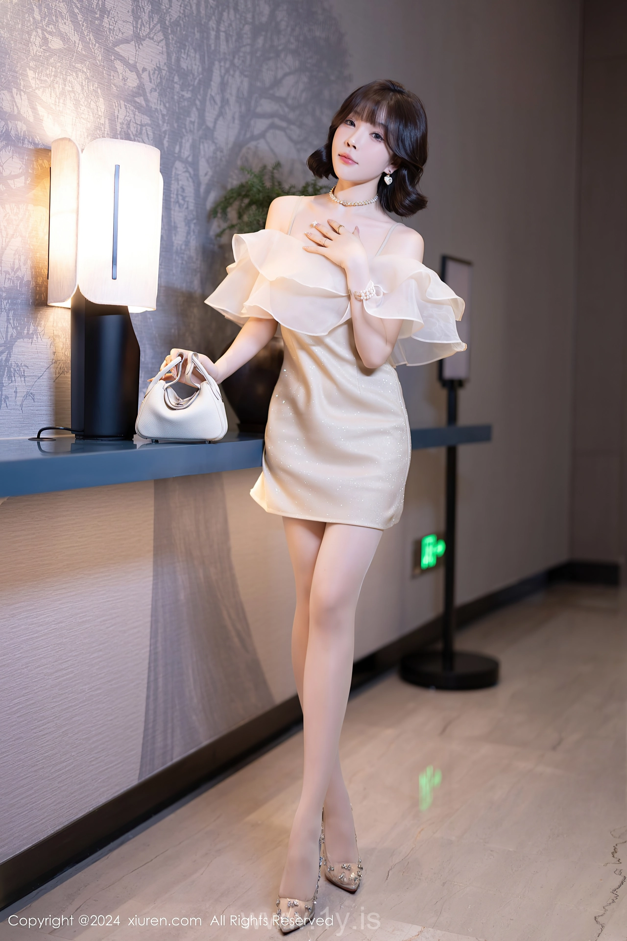 XIUREN(秀人网) No.8917 Cute Asian Fox 徐莉芝Booty