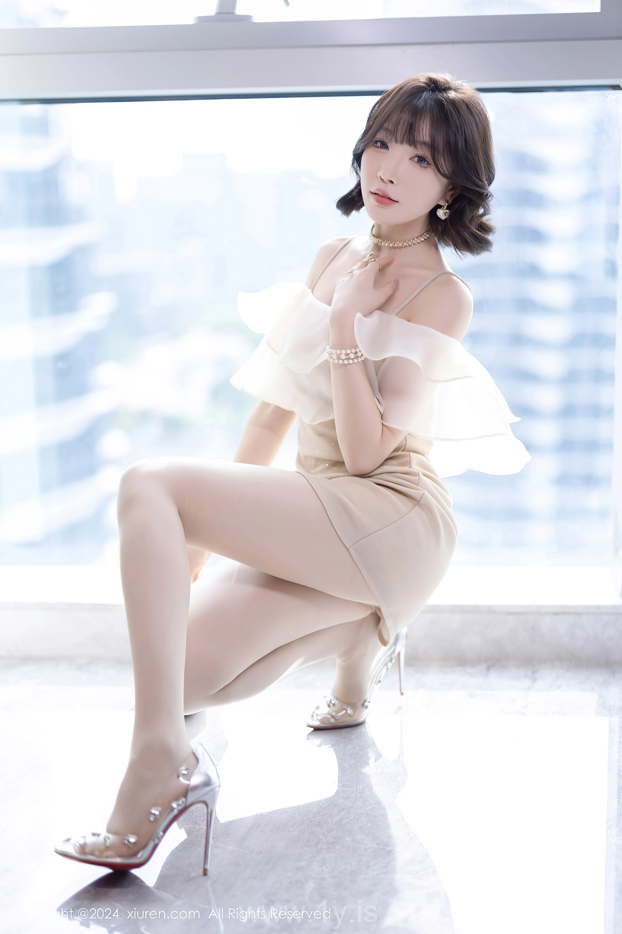 XIUREN(秀人网) No.8917 Cute Asian Fox 徐莉芝Booty