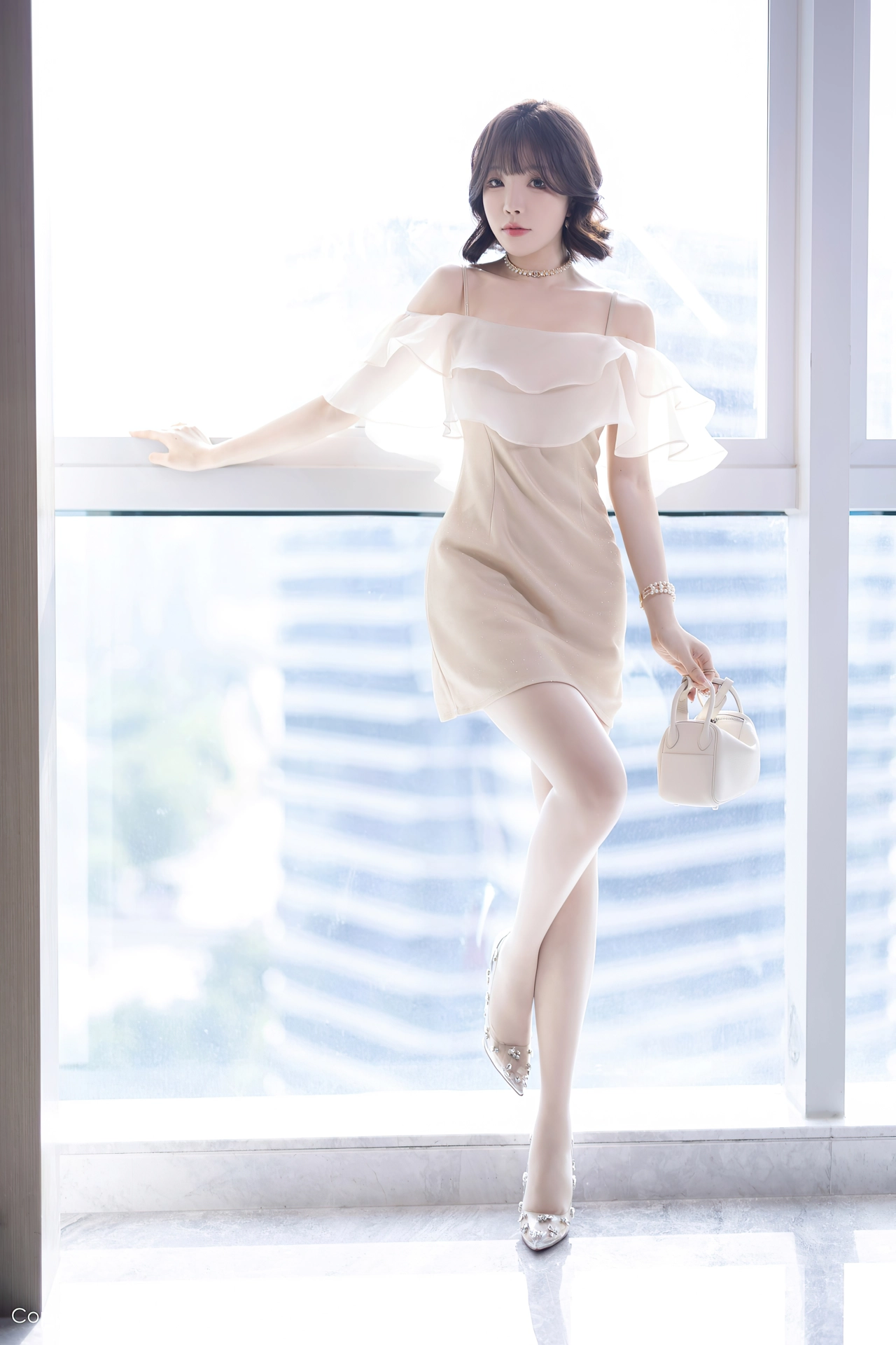 XIUREN(秀人网) No.8917 Cute Asian Fox 徐莉芝Booty