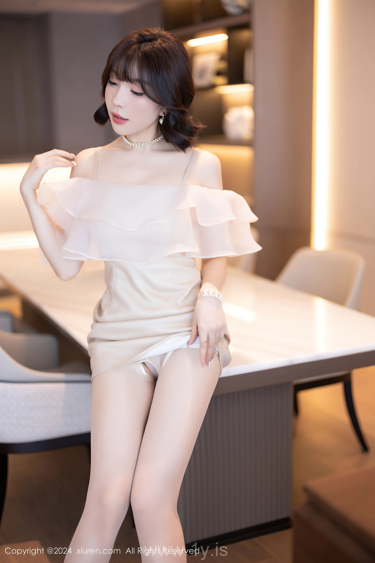 XIUREN(秀人网) No.8917 Cute Asian Fox 徐莉芝Booty