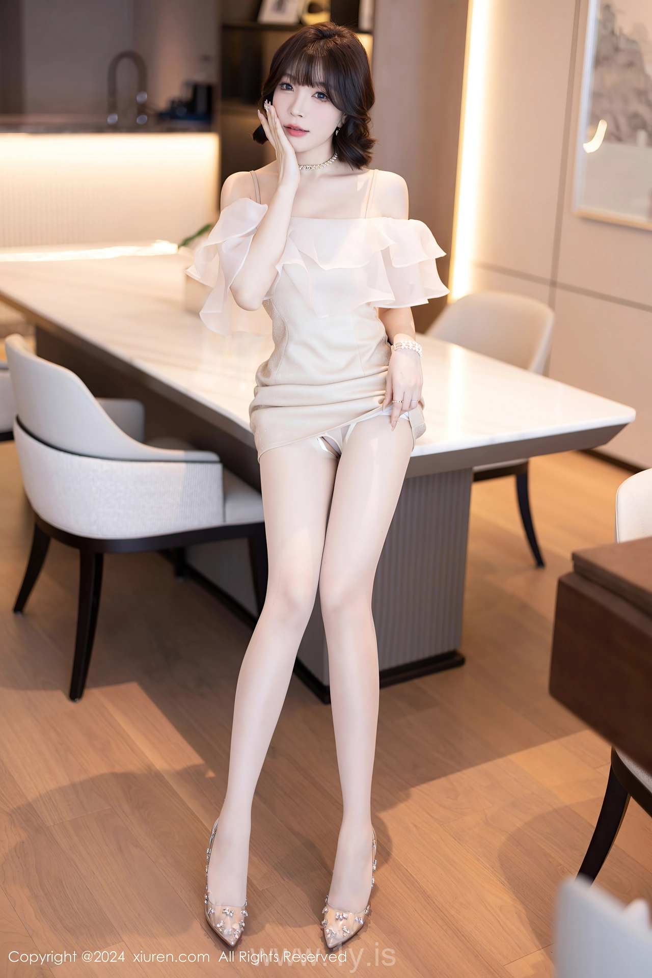 XIUREN(秀人网) No.8917 Cute Asian Fox 徐莉芝Booty