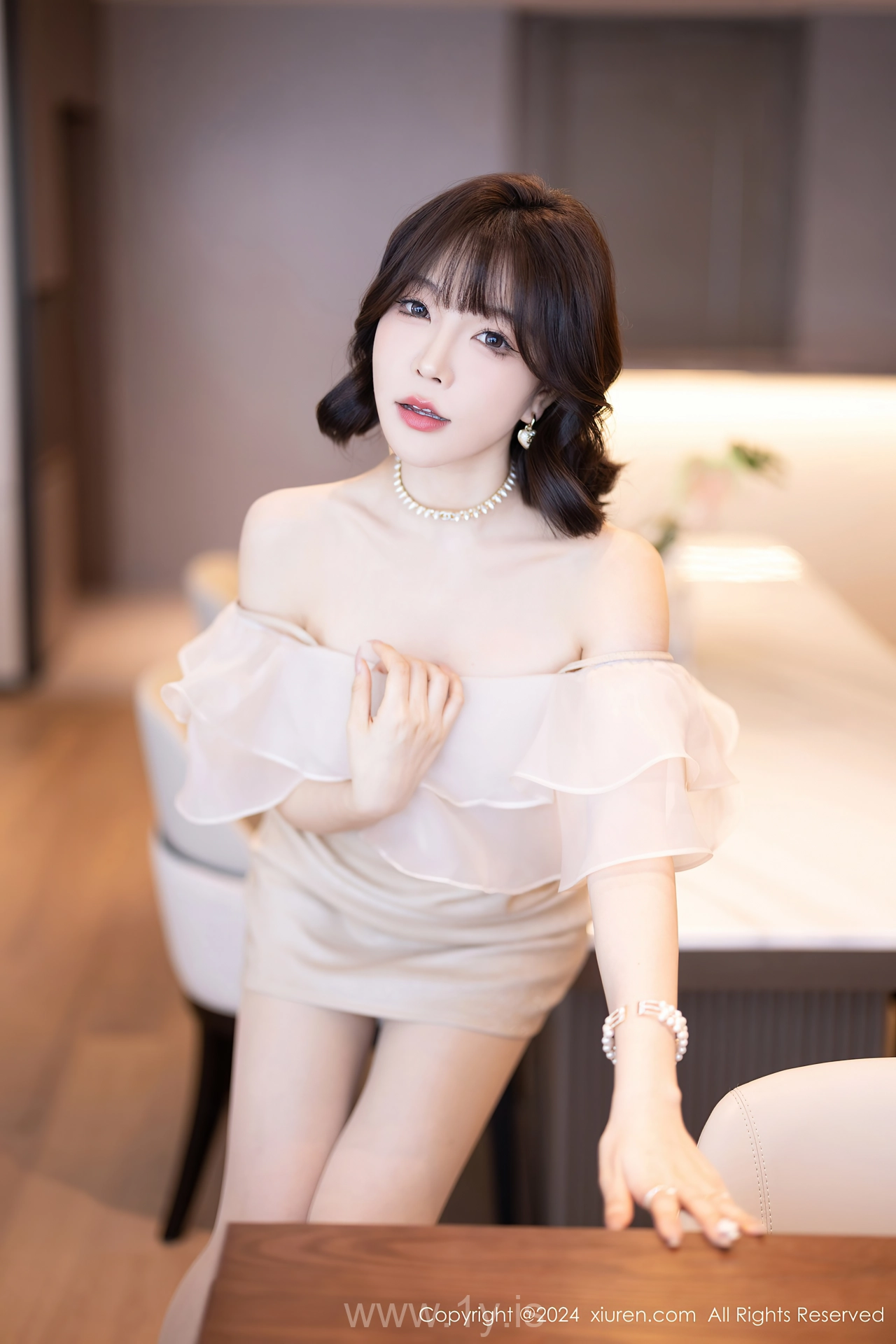 XIUREN(秀人网) No.8917 Cute Asian Fox 徐莉芝Booty