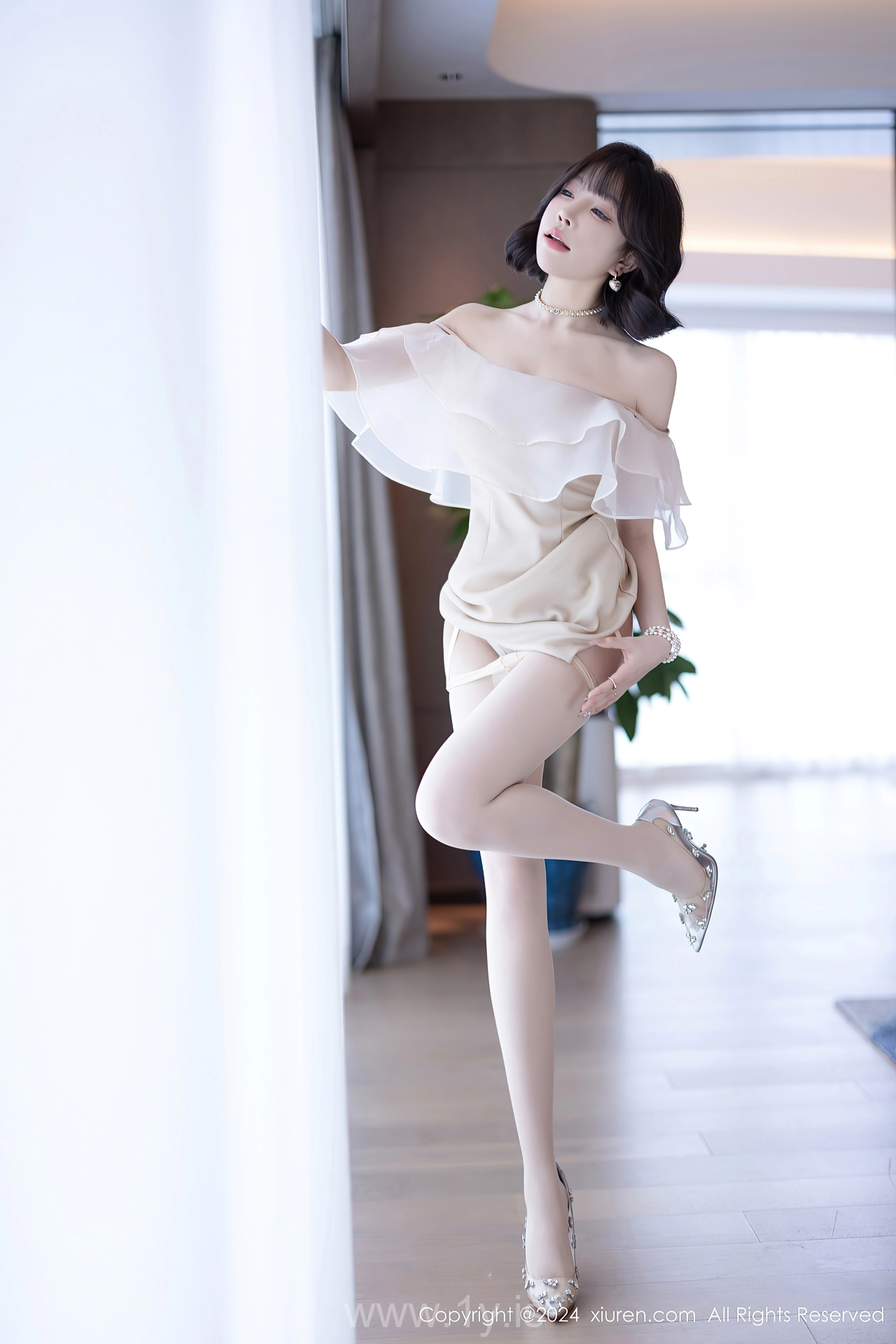 XIUREN(秀人网) No.8917 Cute Asian Fox 徐莉芝Booty