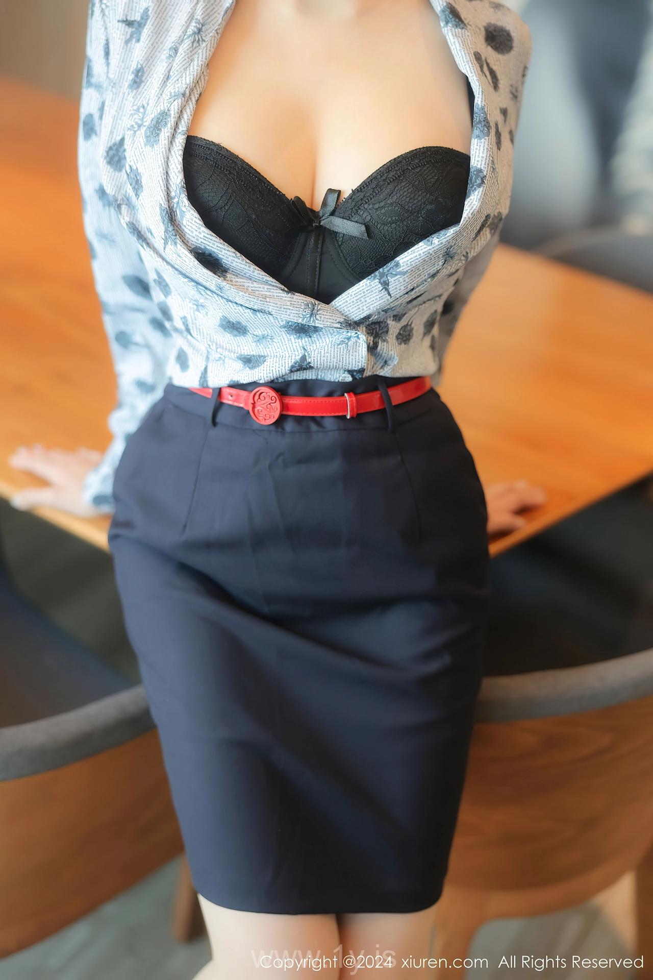 XIUREN(秀人网) No.8919 Intriguing & Breathtaking Chinese Enchantress 袁圆