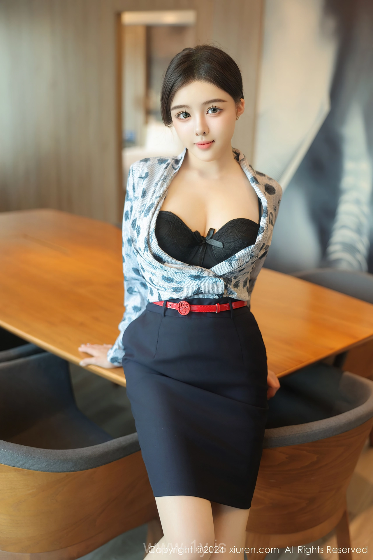 XIUREN(秀人网) No.8919 Intriguing & Breathtaking Chinese Enchantress 袁圆