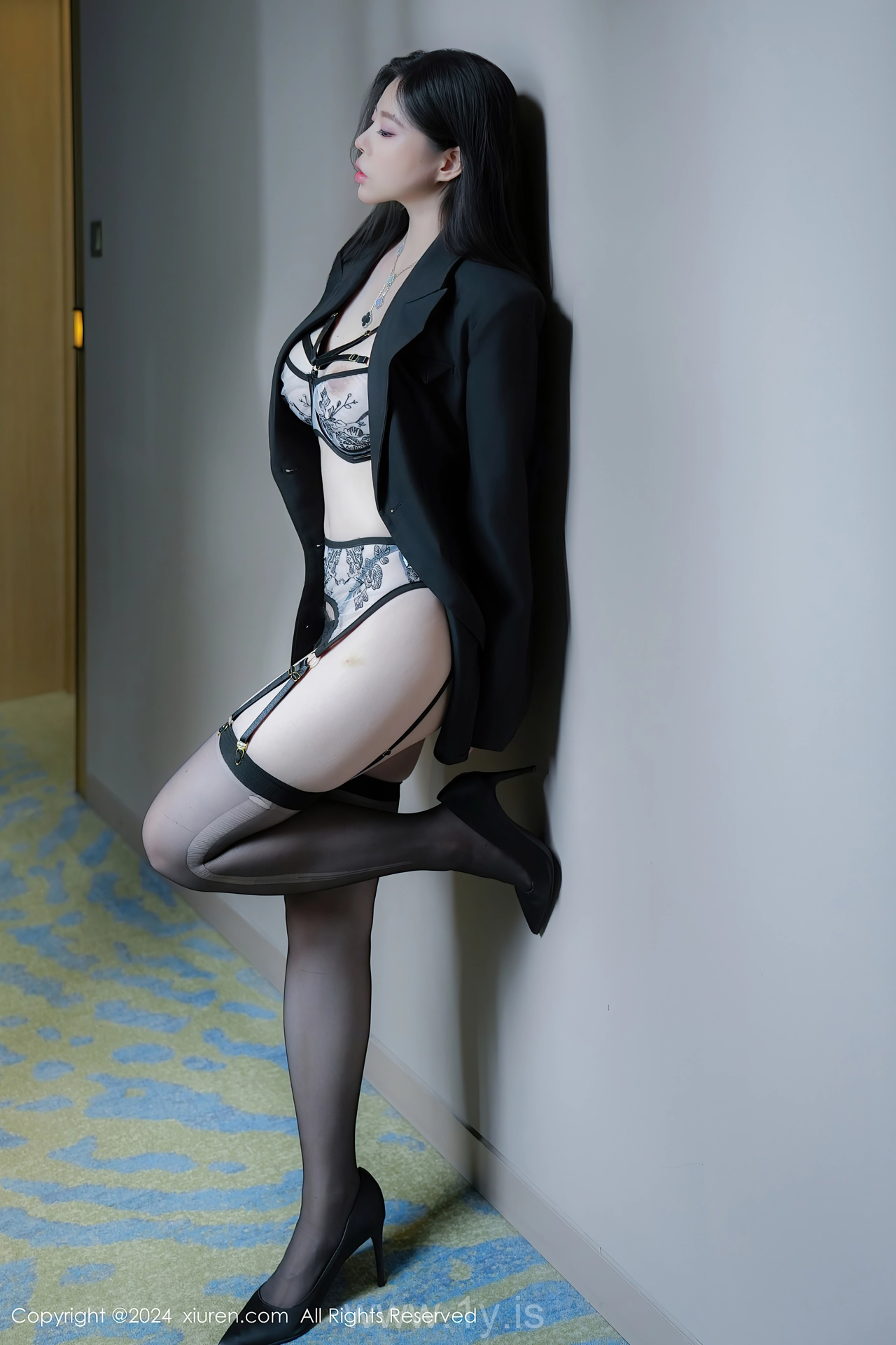 XIUREN(秀人网) No.8920 Luminous Asian Maiden 白茹雪abby