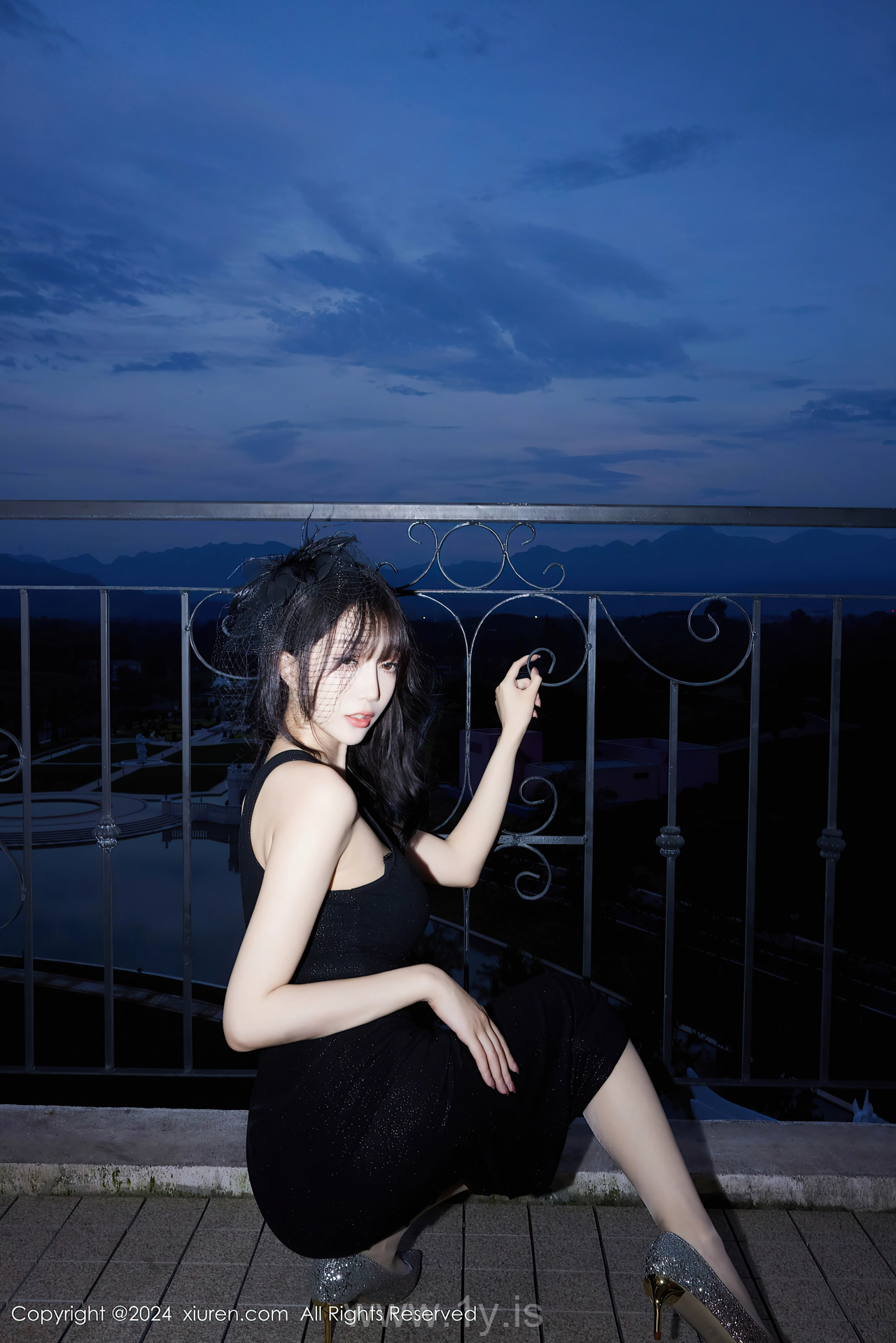 XIUREN(秀人网) No.8921 Cute & Well-developed Asian Peri 玥儿玥er